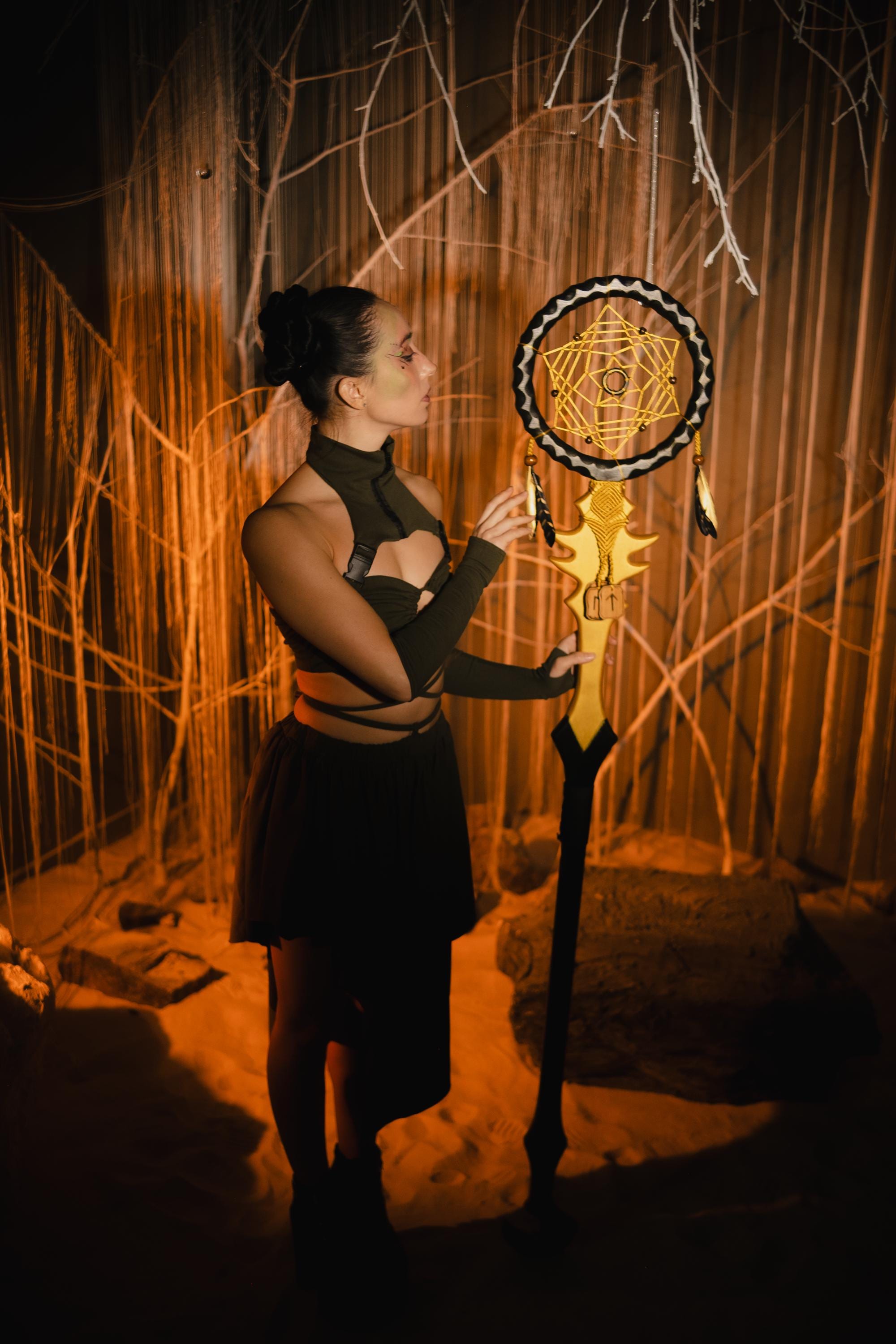 Golden Dream Catcher Staff – Wooden Fantasy Prop, Mystical Cosplay Stave with Feathers Sacred Web, Shamanic Prop, Tribal Design Wizard