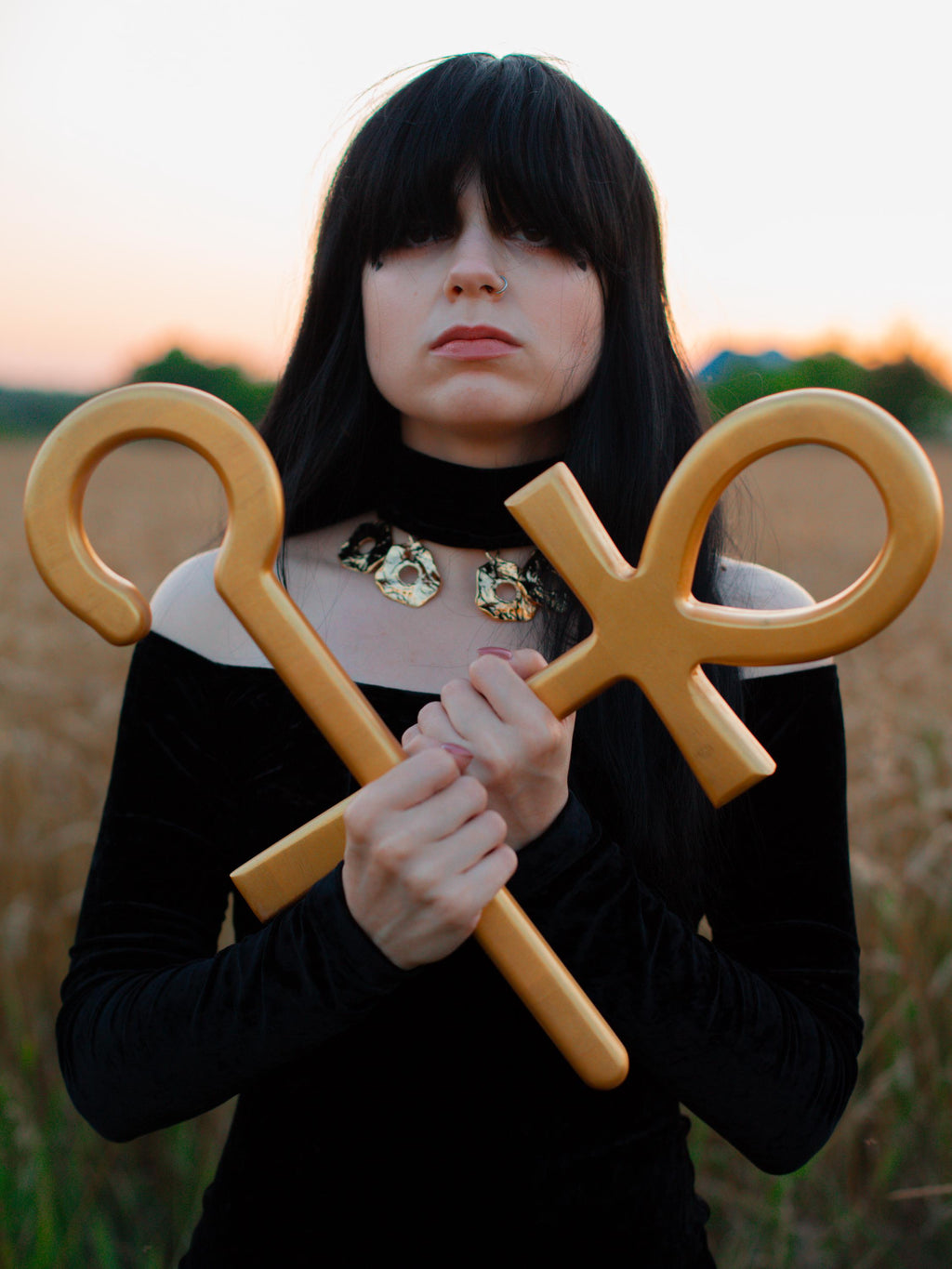 Golden Ankh and Crook Set – Pair of Egypt Symbols, Wooden Cross and Staff, Pharaoh Symbol Props