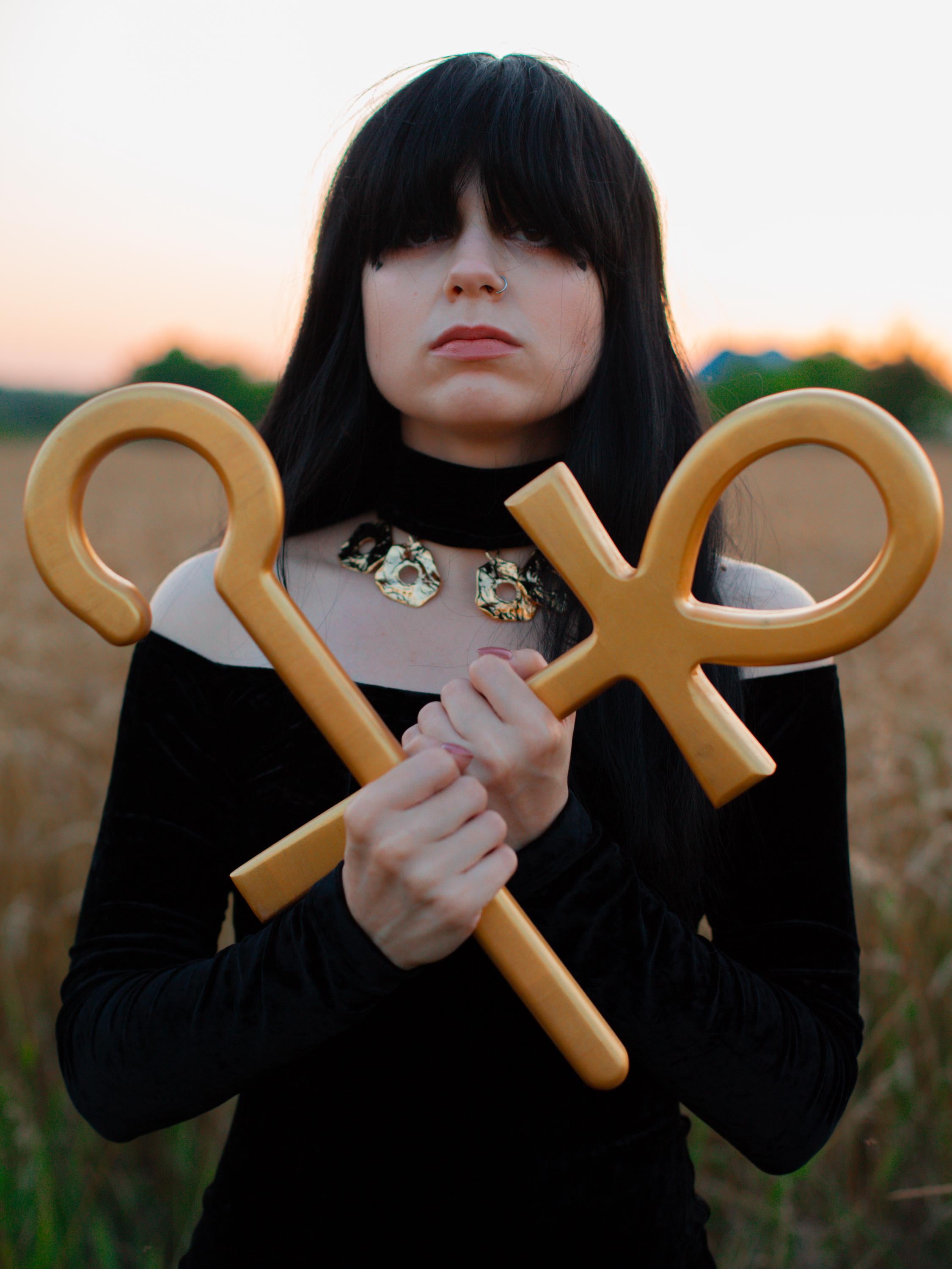 Golden Ankh and Crook Set – Pair of Egypt Symbols, Wooden Cross and Staff, Pharaoh Symbol Props