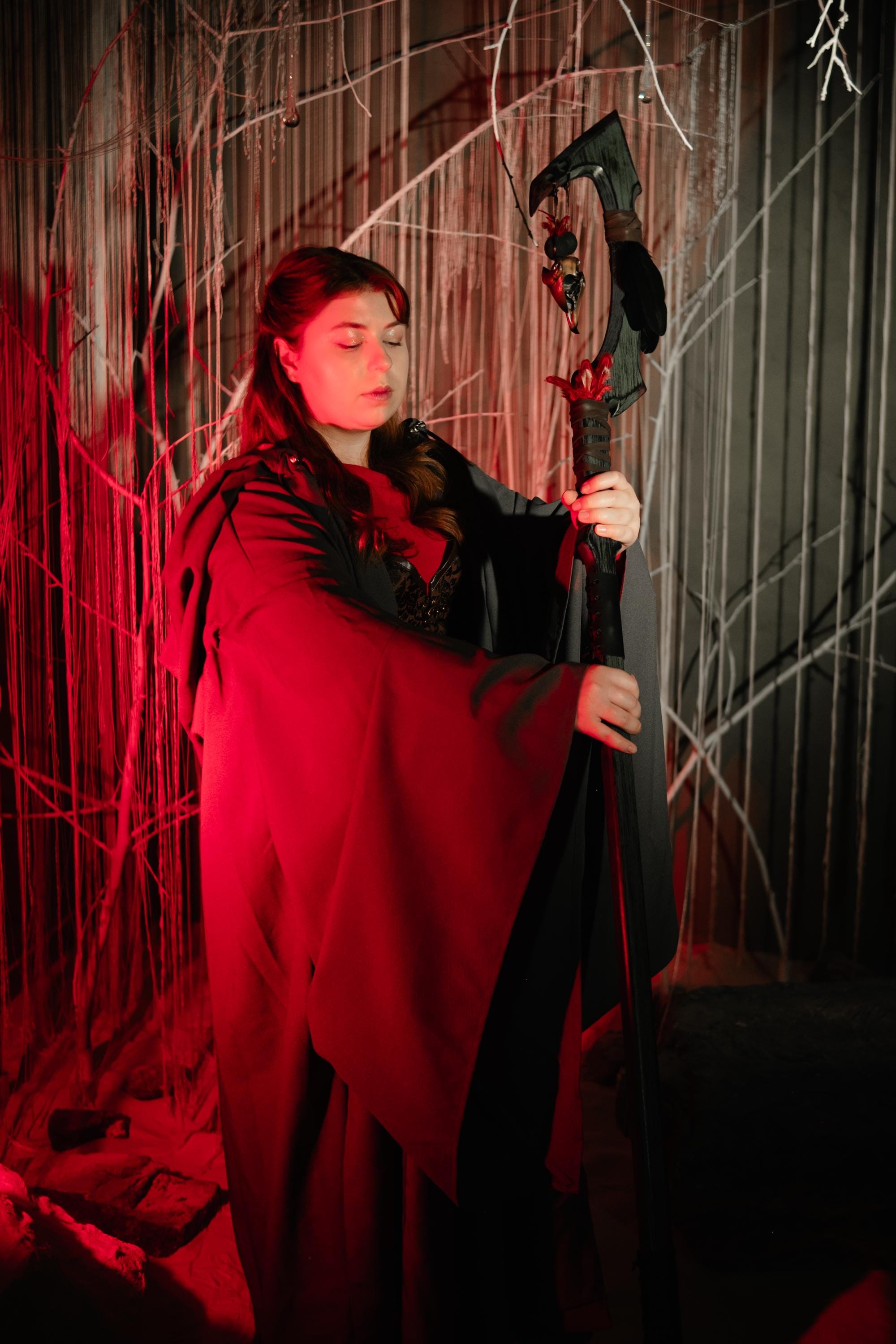 Raven Shaman Staff – Dark Fantasy Cosplay Fantasy Prop with Feathers, Skulls and Wooden Beads