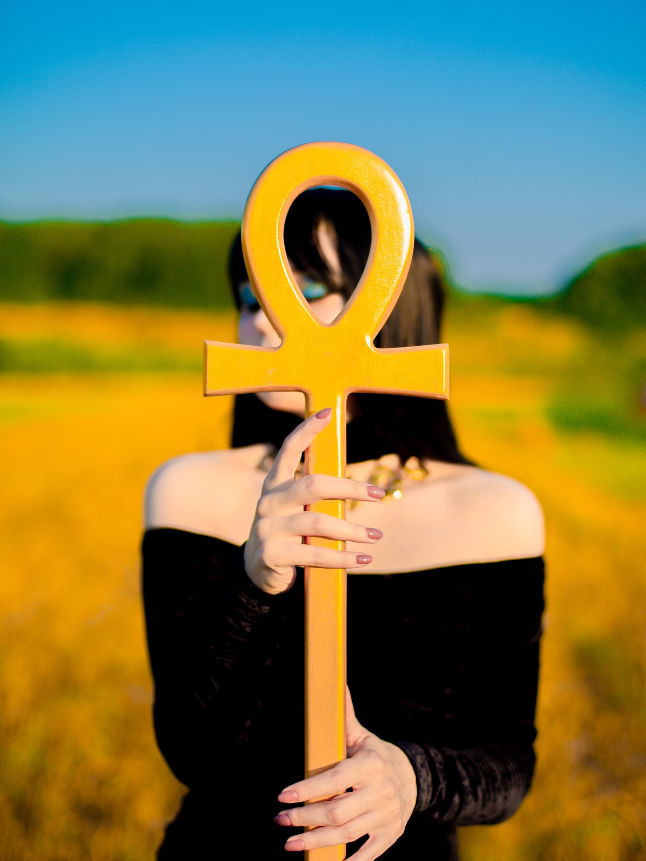 Golden Ankh Staff – Handcrafted Wooden Egyptian Prop, Pharaoh Walking Cane, Ancient Magic Symbol, Fantasy Cosplay Accessory