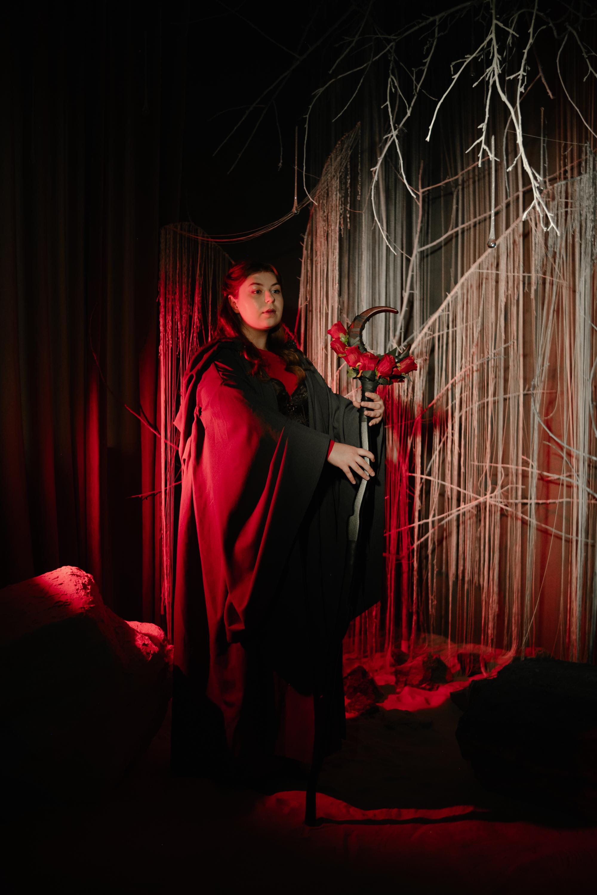 Rosebud Burgundy Crescent Staff – Scarlet Lunar Scepter, Crimson Moon Staff, Wooden Cosplay Prop, Handcrafted Wizard Decorative Alder Stick