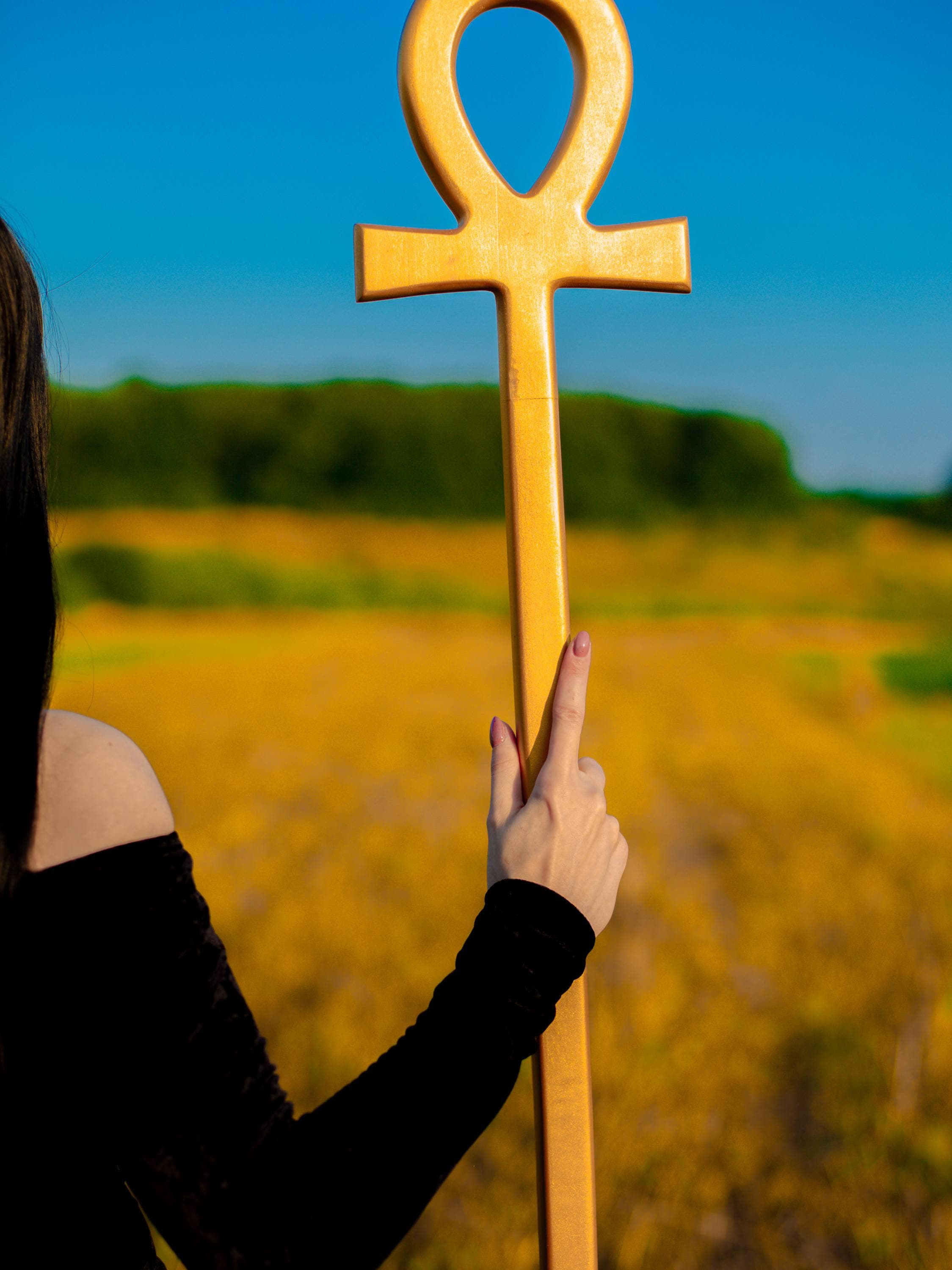 Golden Ankh Staff – Handcrafted Wooden Egyptian Prop, Pharaoh Walking Cane, Ancient Magic Symbol, Fantasy Cosplay Accessory