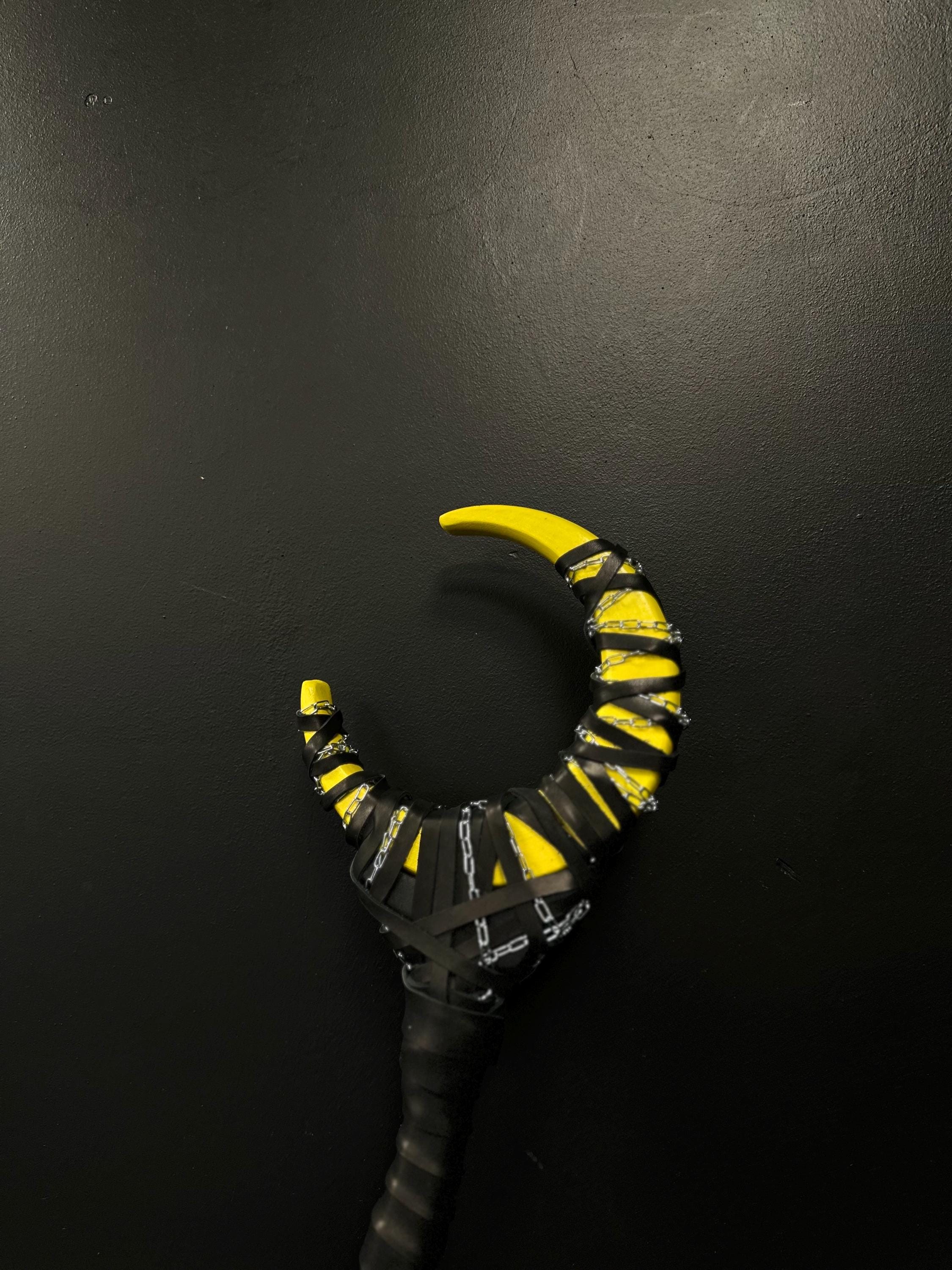 Yellow Moon Sting Staff – Wizard Wand, Festival Prop, Wiccan Ritual Stick, Fantasy Cosplay Accessory, Handmade Alder Wood