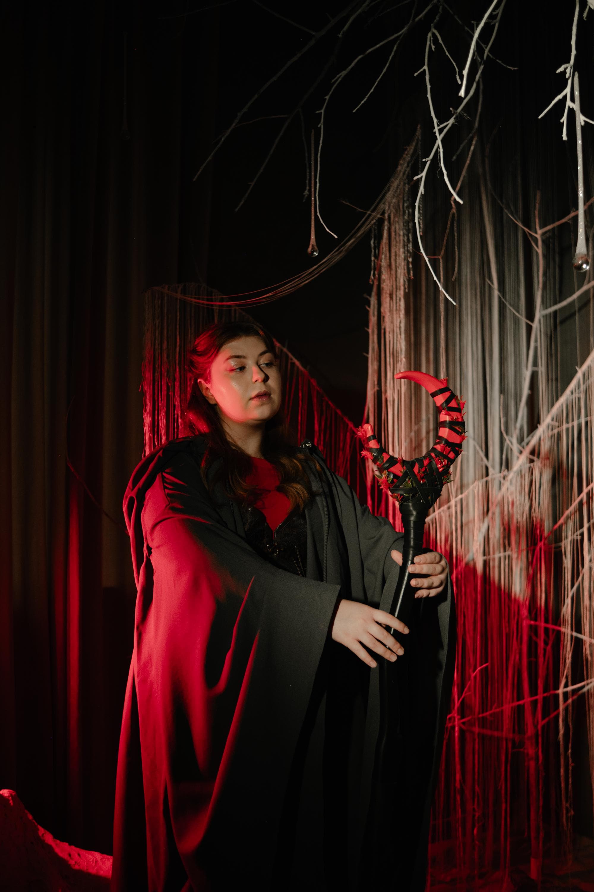 Red Bellflower Moon Staff – Wooden Fantasy Prop with Black Leather Staff, Handcrafted Wizard Staff, Decorative Alder Wood Design