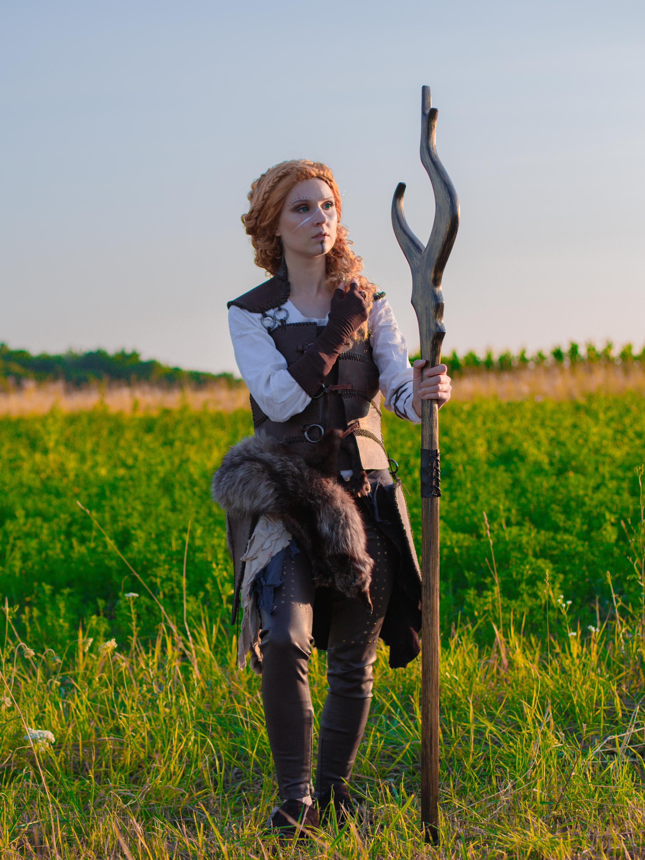 Staff of Luminae – Cosmic Wooden Staff, Handcrafted Wizard Prop, Fantasy Decor, Mystic Cosplay Staff, Celestial Magic Wand