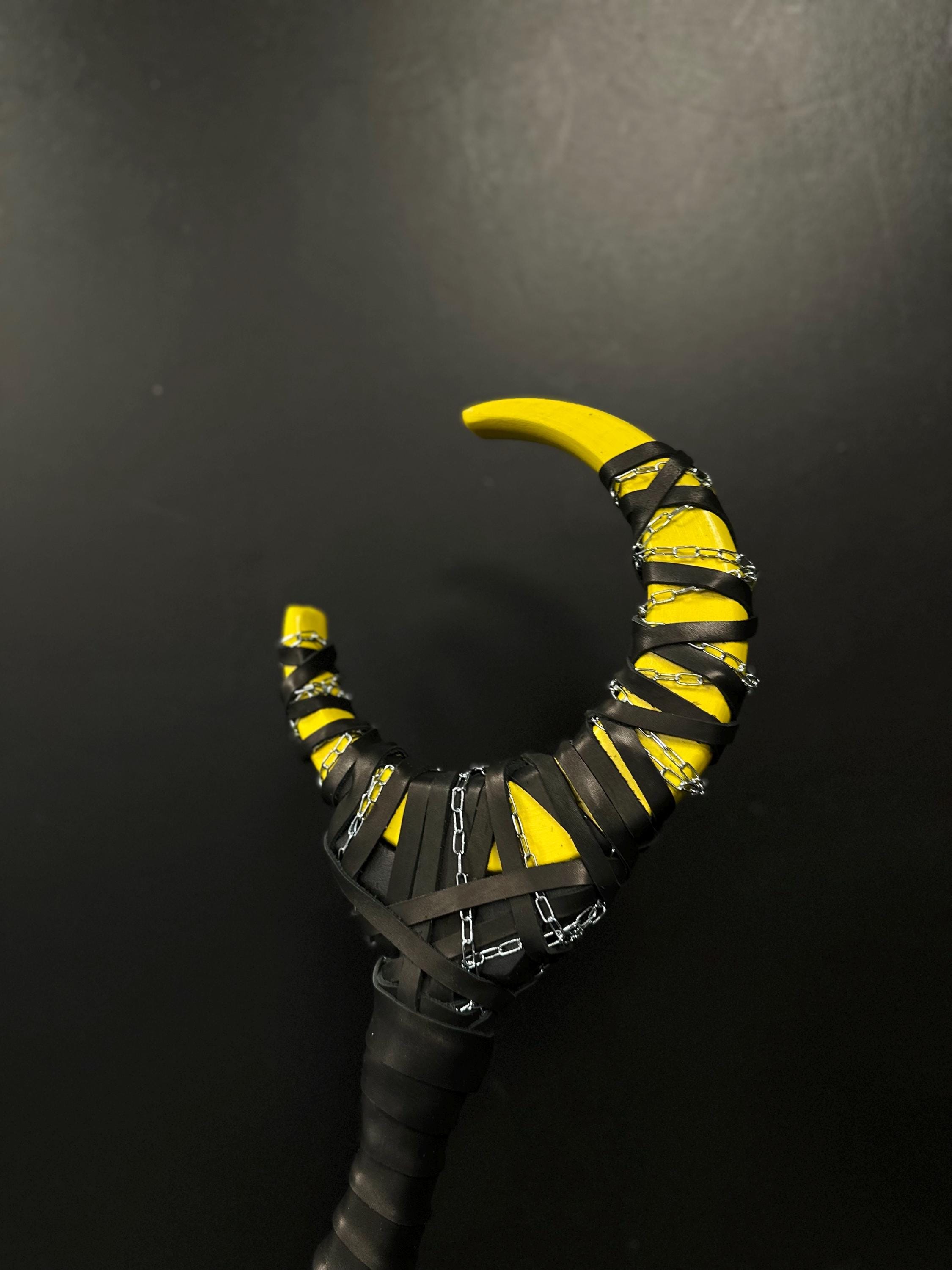 Yellow Moon Sting Staff – Wizard Wand, Festival Prop, Wiccan Ritual Stick, Fantasy Cosplay Accessory, Handmade Alder Wood