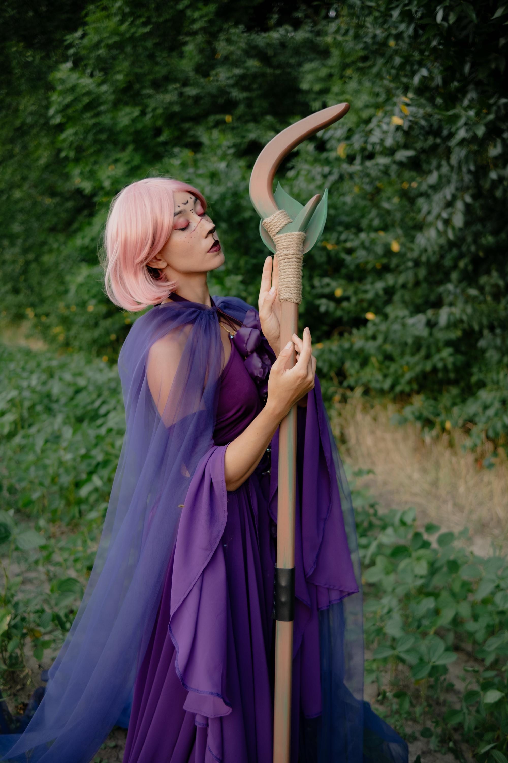 Verdant Claw - Handmade Druid Wooden Staff with Foam Leaf, for Elvens, Forest Mages, Magic Wand, Fantasy Witch Wizard Costume Accessory