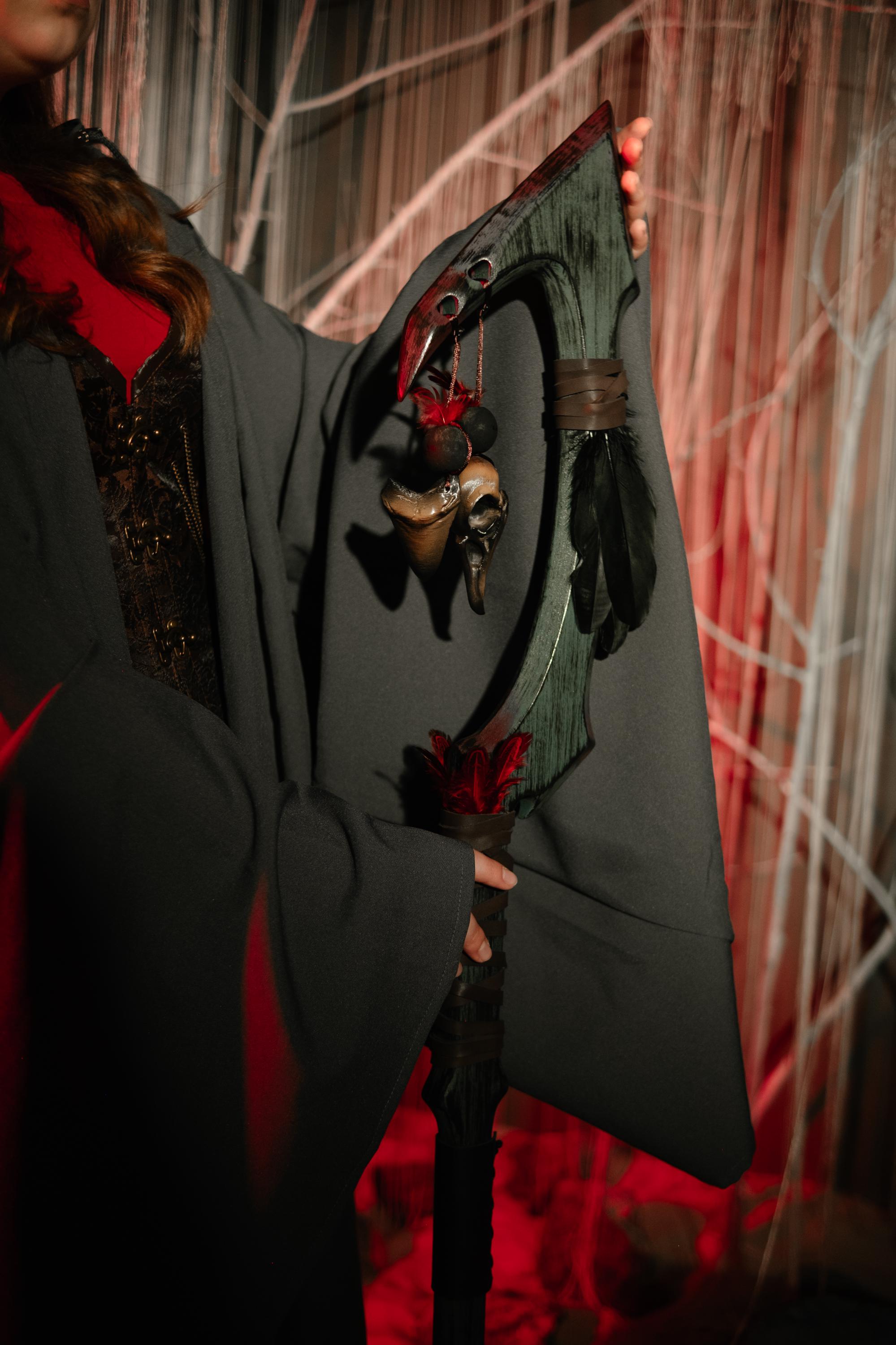 Raven Shaman Staff – Dark Fantasy Cosplay Fantasy Prop with Feathers, Skulls and Wooden Beads