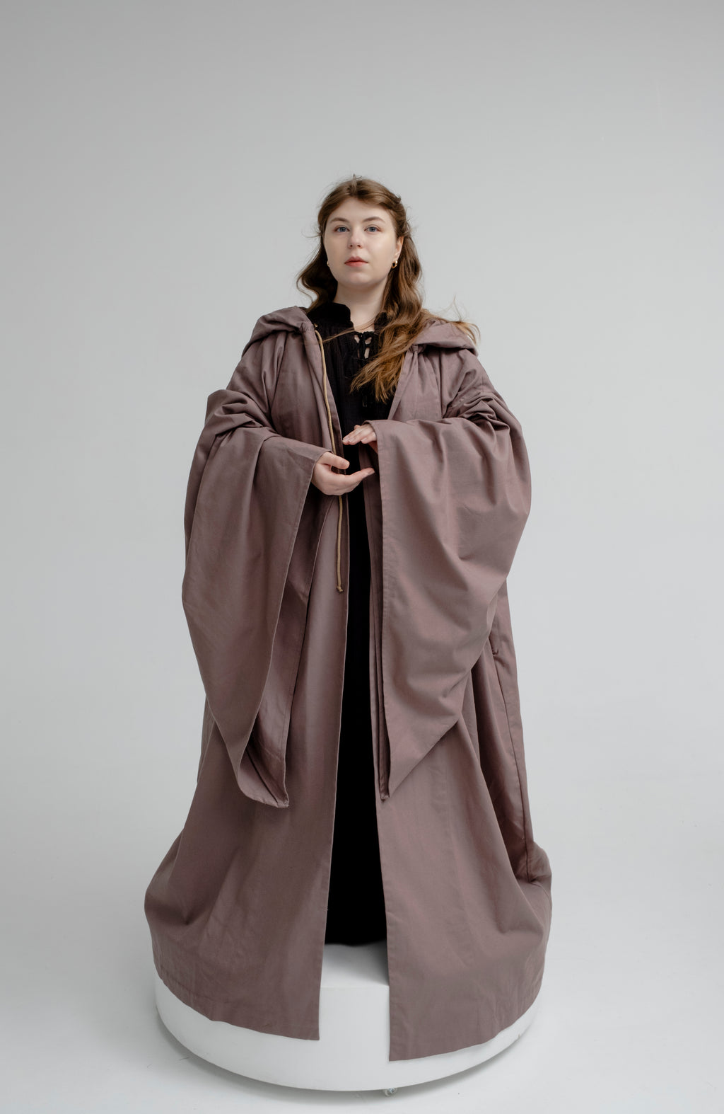 Ash Drift Set – Gray Cappuccino Cloak and Black Muslin Tunic with Soft Neutral Contrast