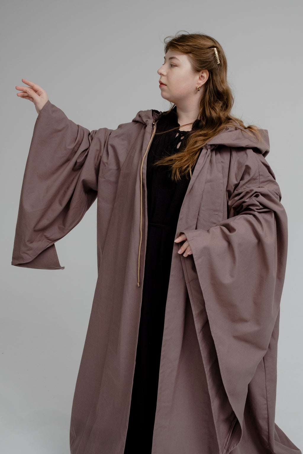 Ash Drift Set – Gray Cappuccino Cloak and Black Muslin Tunic with Soft Neutral Contrast