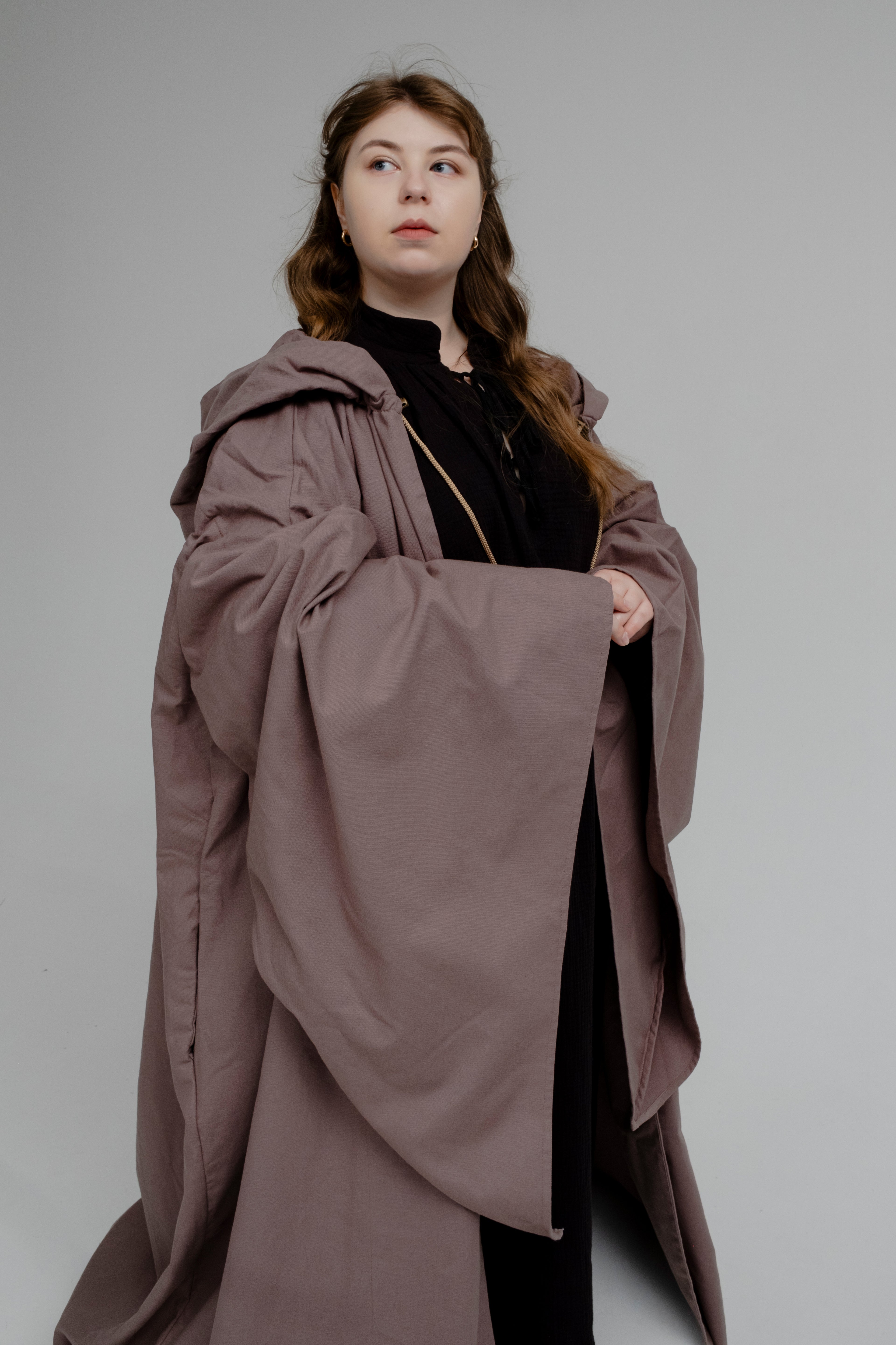 Ash Drift Set – Gray Cappuccino Cloak and Black Muslin Tunic with Soft Neutral Contrast