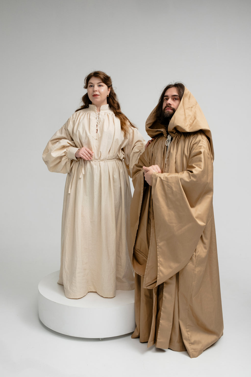 Golden Veil Set – Golden Beige Linen Cloak and Muslin Tunic with Warm Natural Flow