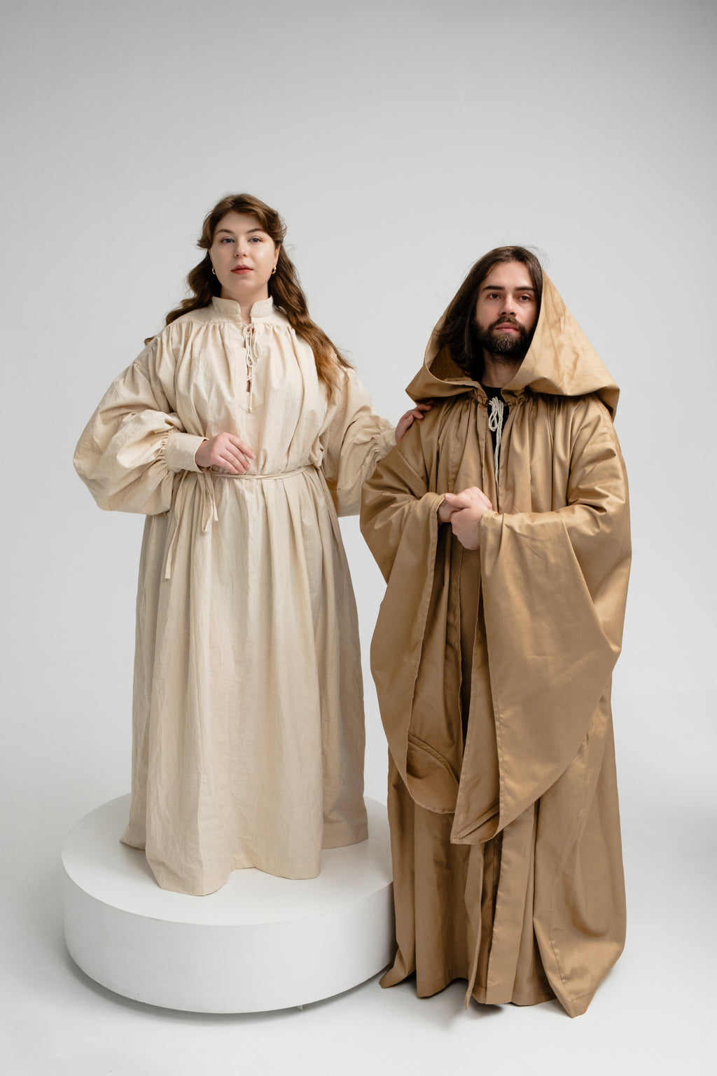 Golden Veil Set – Golden Beige Linen Cloak and Muslin Tunic with Warm Natural Flow