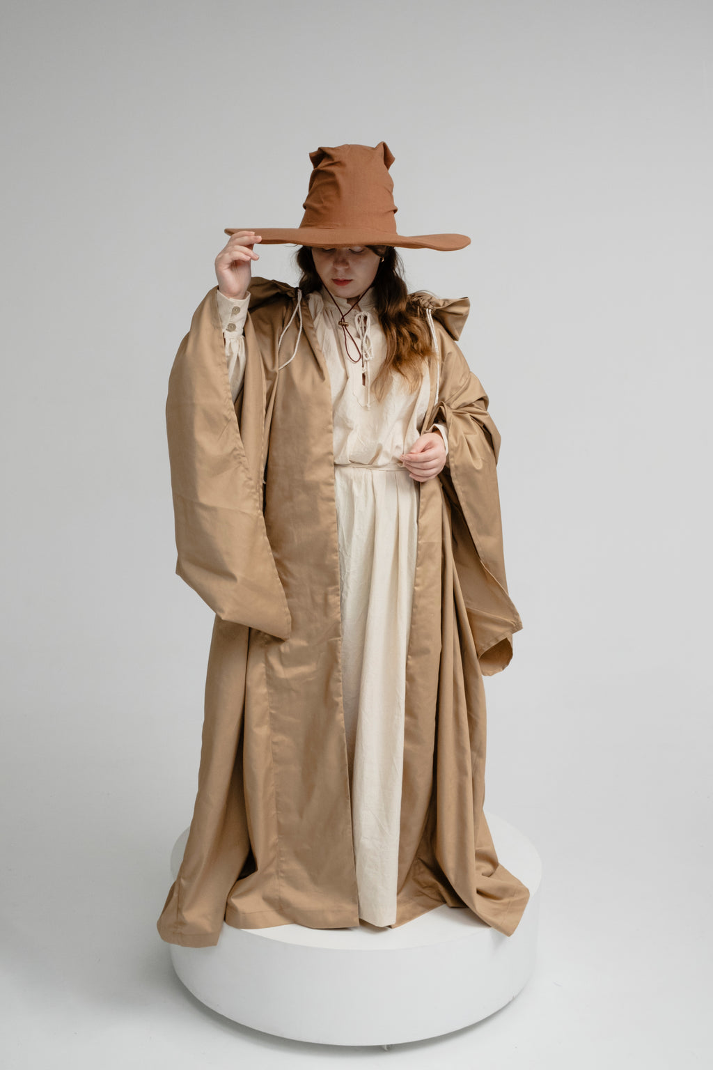 Golden Veil Set – Golden Beige Linen Cloak and Muslin Tunic with Warm Natural Flow