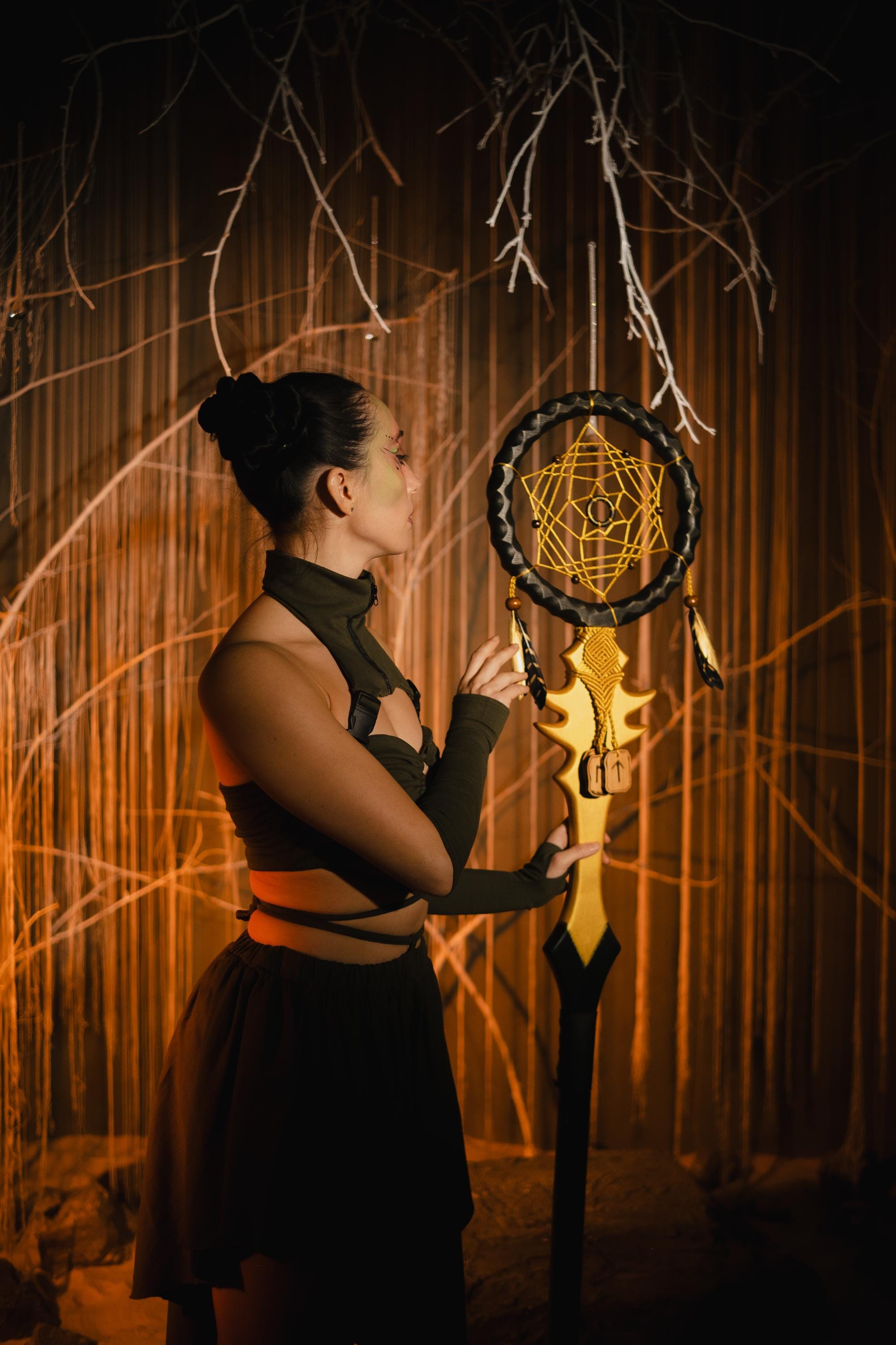 Golden Dream Catcher Staff – Wooden Fantasy Prop, Mystical Cosplay Stave with Feathers Sacred Web, Shamanic Prop, Tribal Design Wizard