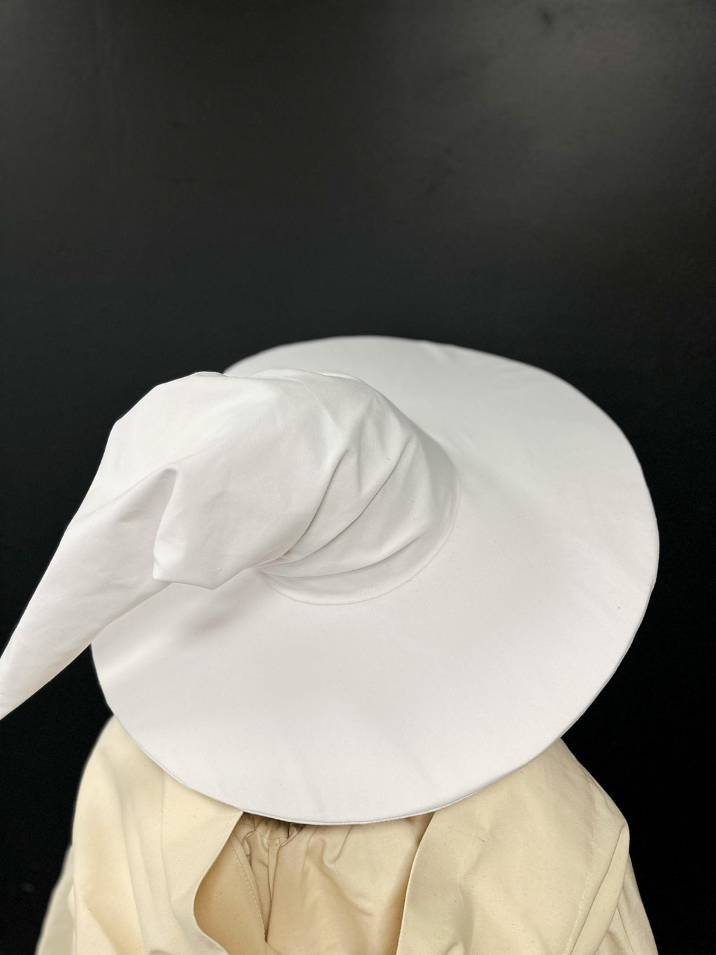 Snowfall Hat – White Wizard Hat, Handmade Medieval Fantasy Hat, Elven Renaissance Costume, Custom Magic Hat, White Pointed Cosplay Accessory
