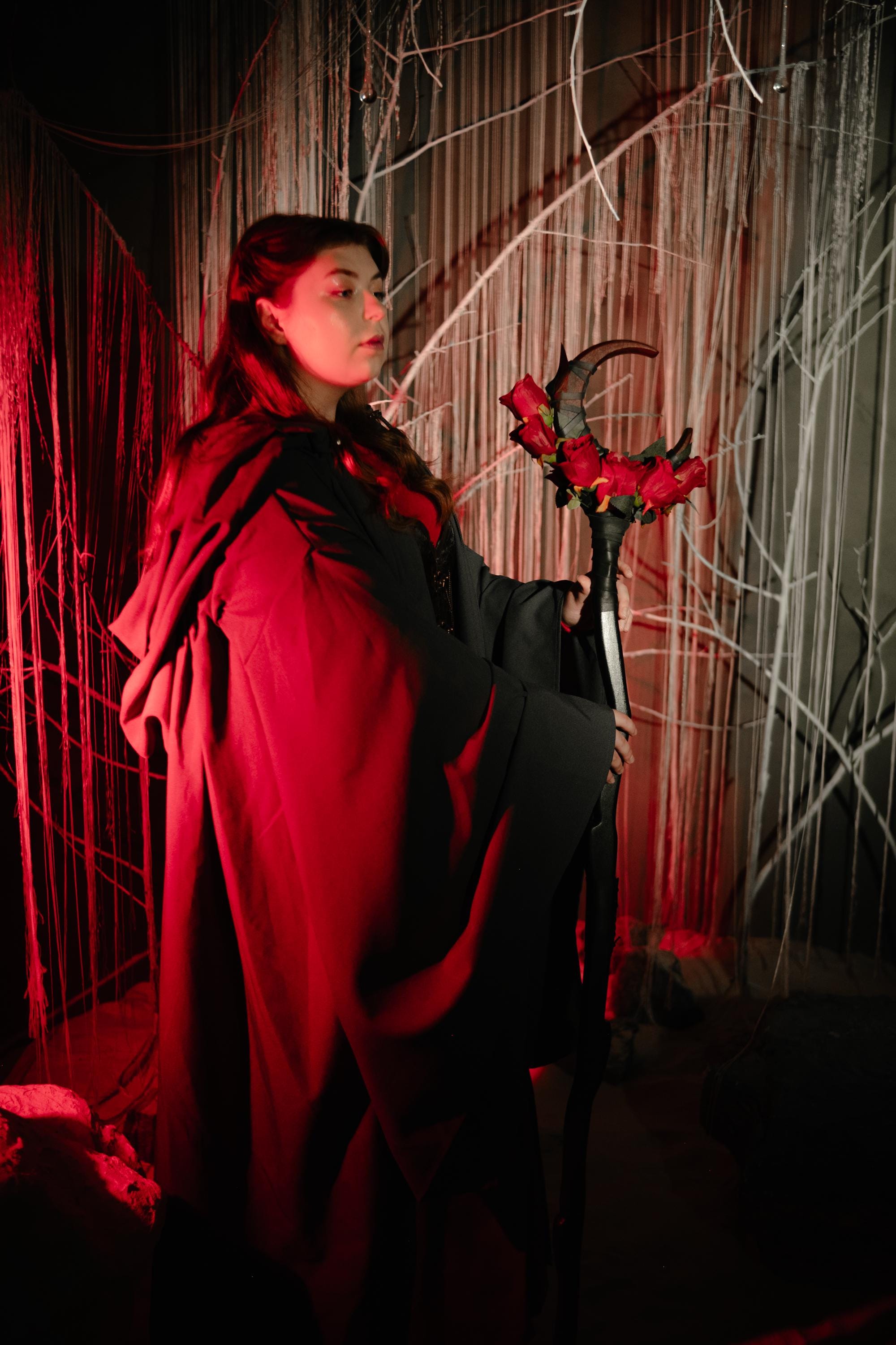 Rosebud Burgundy Crescent Staff – Scarlet Lunar Scepter, Crimson Moon Staff, Wooden Cosplay Prop, Handcrafted Wizard Decorative Alder Stick