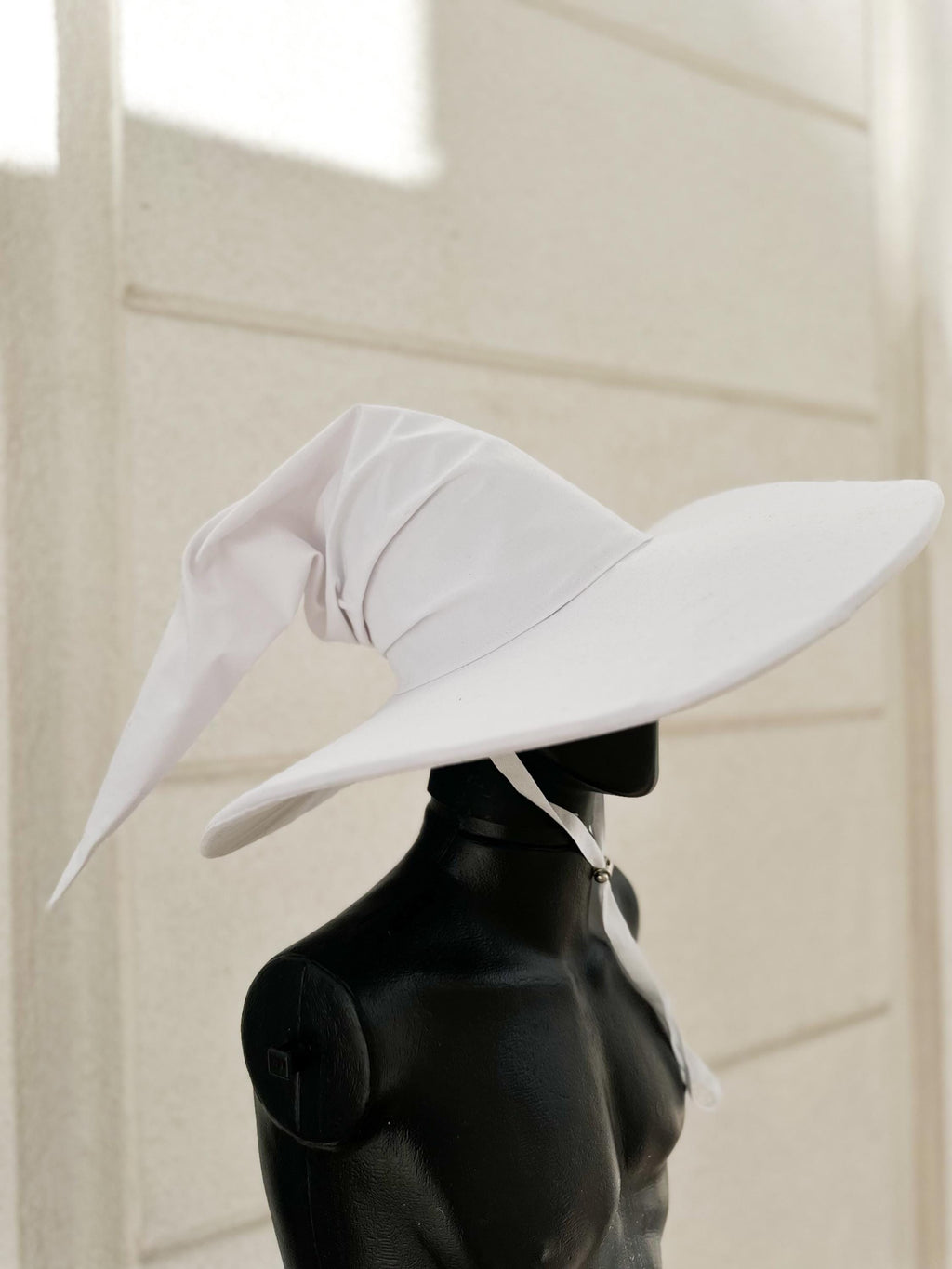 Snowfall Hat – White Wizard Hat, Handmade Medieval Fantasy Hat, Elven Renaissance Costume, Custom Magic Hat, White Pointed Cosplay Accessory