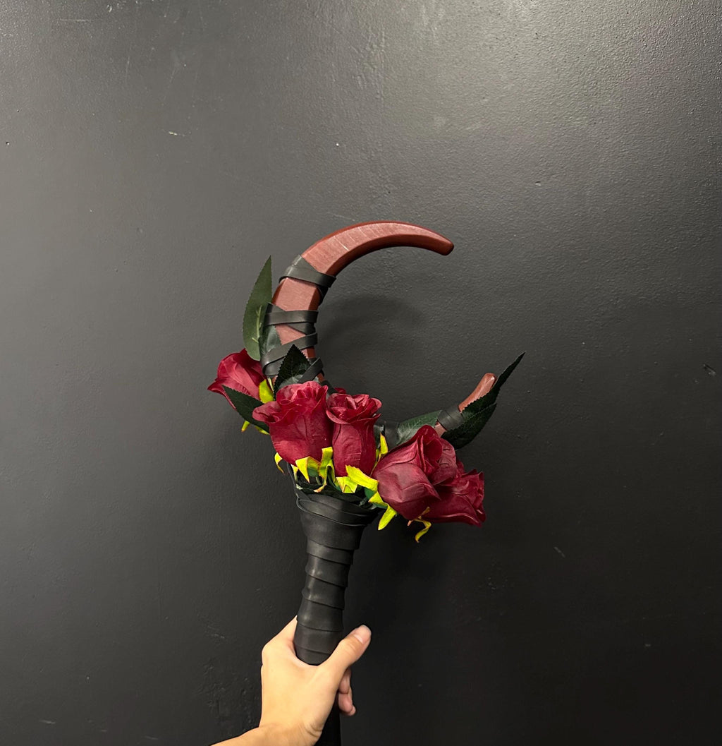Rosebud Burgundy Crescent Staff – Scarlet Lunar Scepter, Crimson Moon Staff, Wooden Cosplay Prop, Handcrafted Wizard Decorative Alder Stick