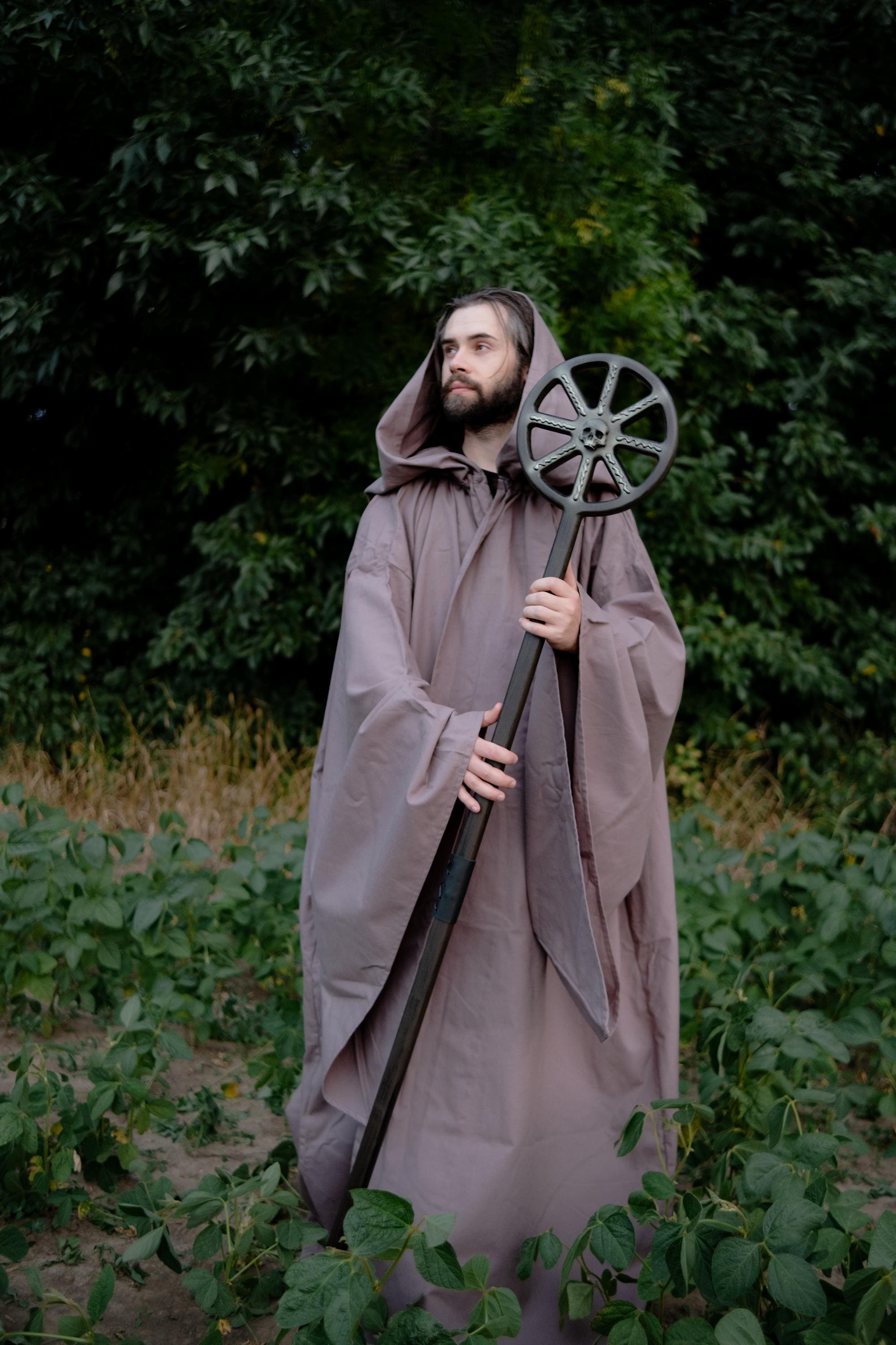 Skull Wheel Staff – Dark Ritual Wooden Prop, Sorcerer and Warlock Staff, Handcrafted Wizard Wand