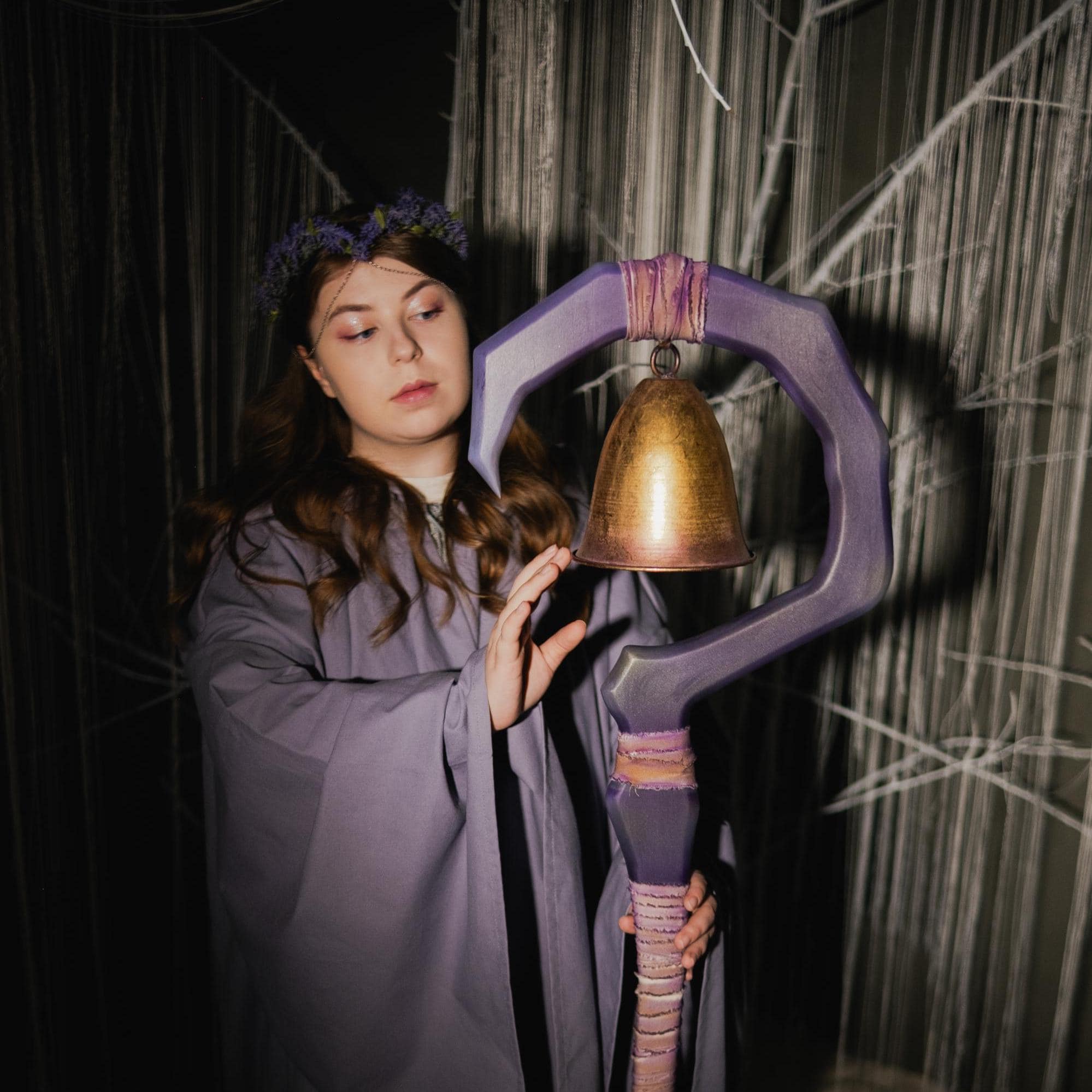 The Awakening Bell – Wizard Staff Wooden Fantasy Prop with Hanging Brass Bell, Forest Ritual Wizard Weapon, Medieval Costume Accessory