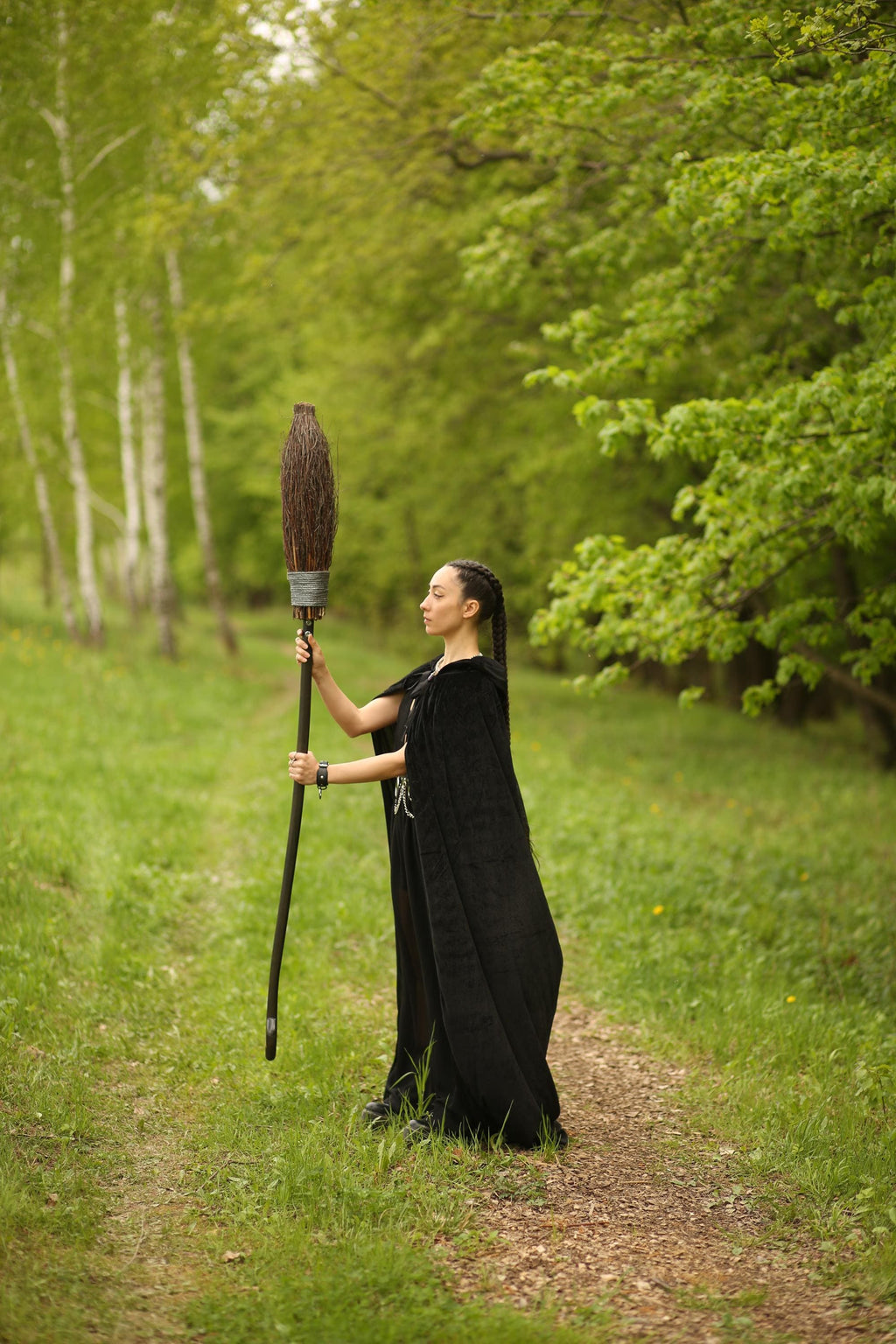 Dark Wizard Flying Broomstick – Handcrafted Wooden Broom, Fantasy Decor Prop, Handmade Gift for Sorcerer or Collector