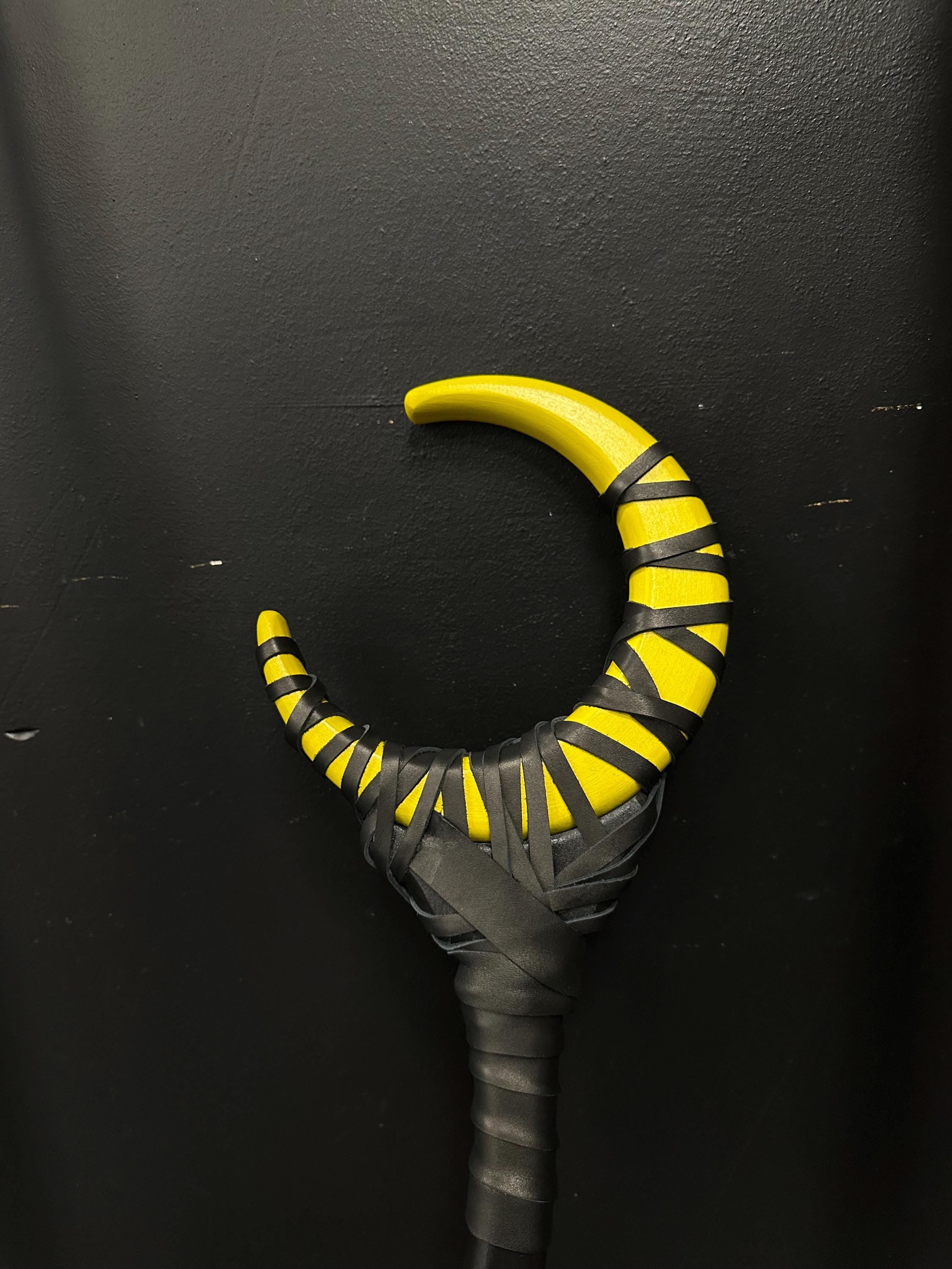 Yellow Moon Sting Staff – Wizard Wand, Festival Prop, Wiccan Ritual Stick, Fantasy Cosplay Accessory, Handmade Alder Wood