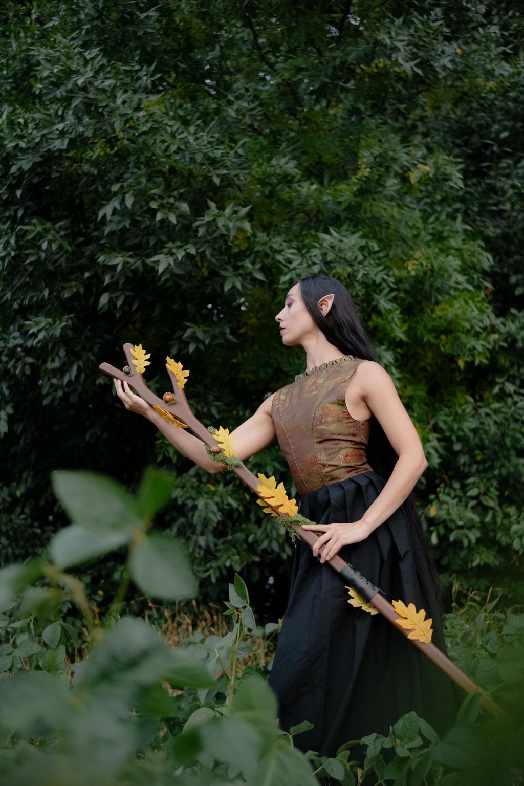 Oak Druid Staff – Fantasy Cosplay Prop with Acorns, Leaves and Moss, Wooden LARP Nature Mage Wand