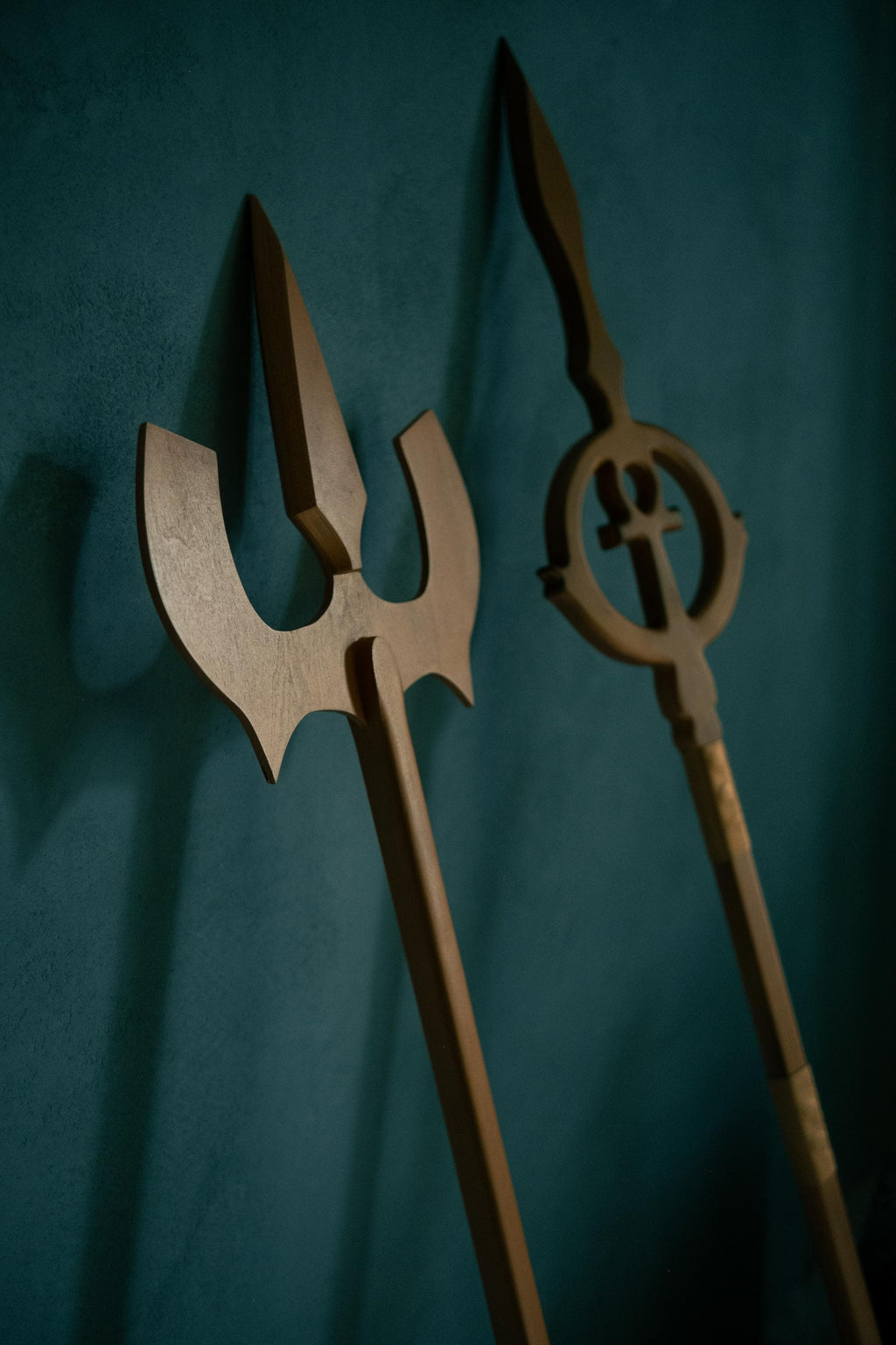 Golden Trident Egyptian Staff – Wooden Fantasy Prop, Mythical Weapon Accessory For Festivals,Mosmic Warrior