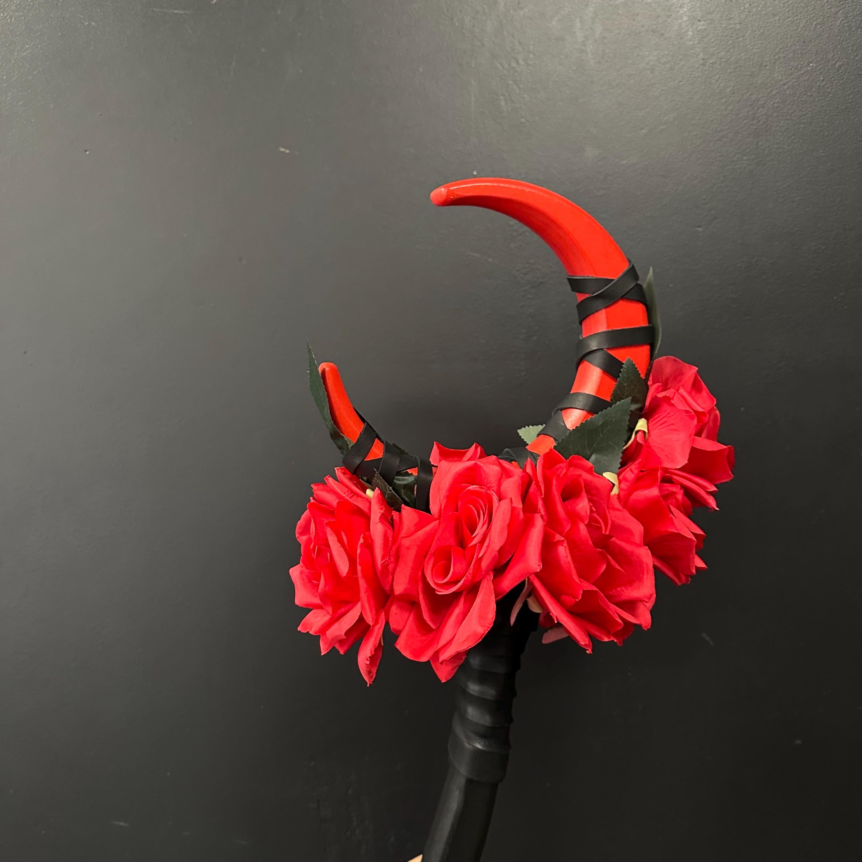 Vivid Red Crescent Moon Staff – Crimson Flame, Witch’s Ritual Tool with Blood Rose Magic, Scarlet Moon, Wizard Stave, Witch Cosplay
