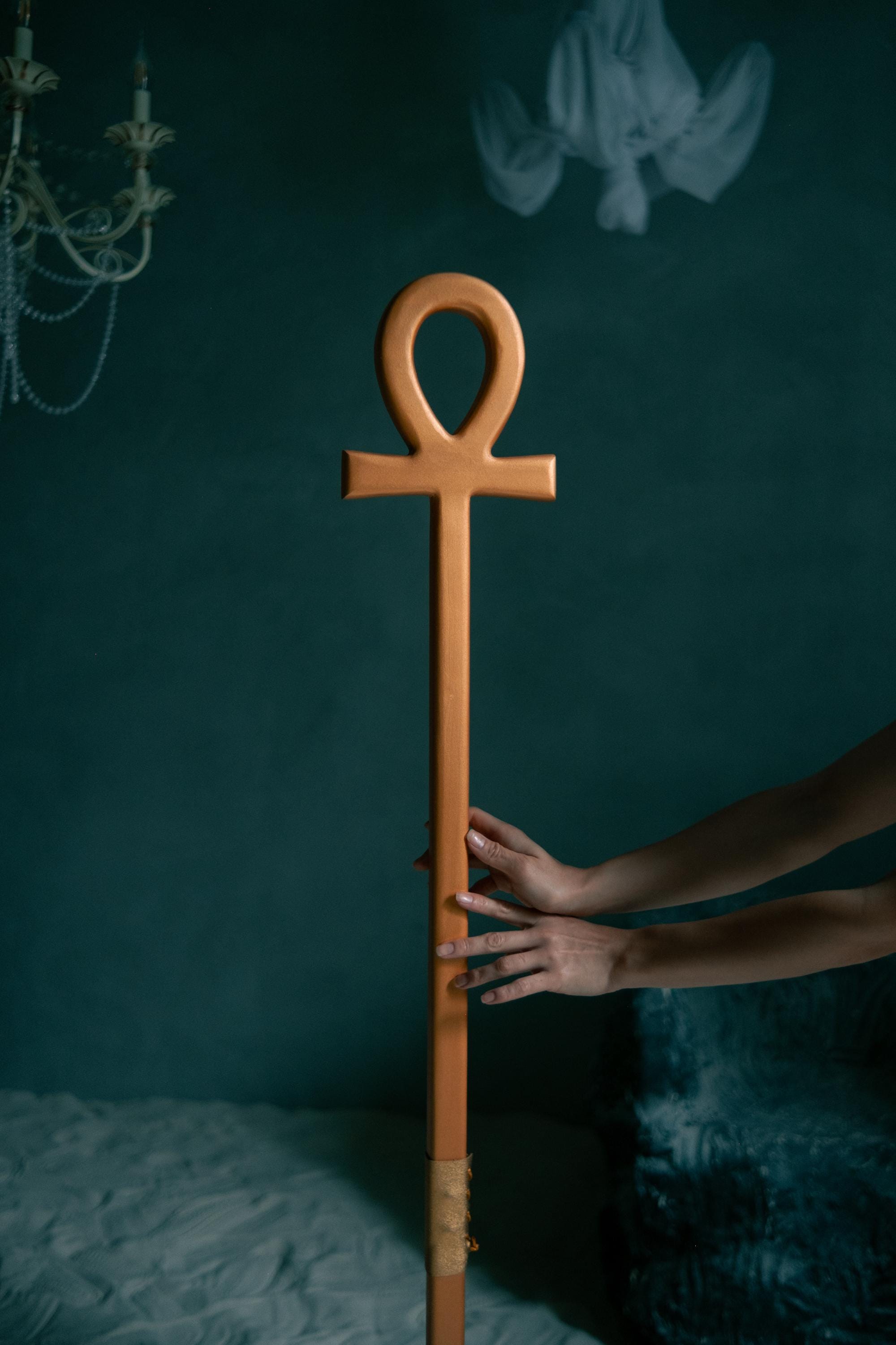 Golden Ankh Staff – Handcrafted Wooden Egyptian Prop, Pharaoh Walking Cane, Ancient Magic Symbol, Fantasy Cosplay Accessory