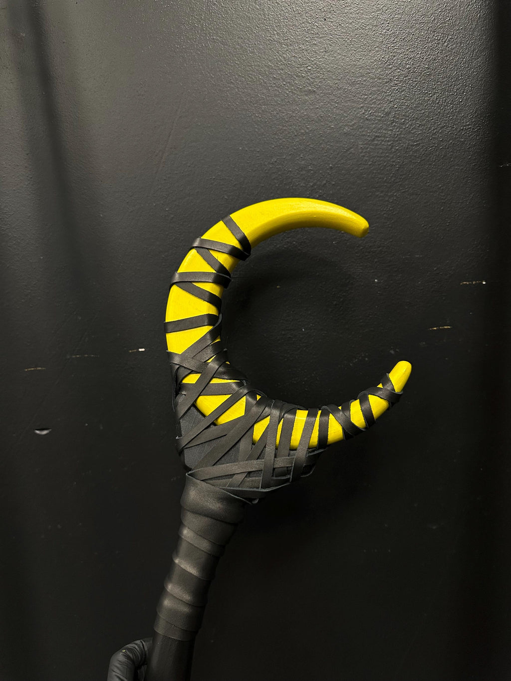 Yellow Moon Sting Staff – Wizard Wand, Festival Prop, Wiccan Ritual Stick, Fantasy Cosplay Accessory, Handmade Alder Wood