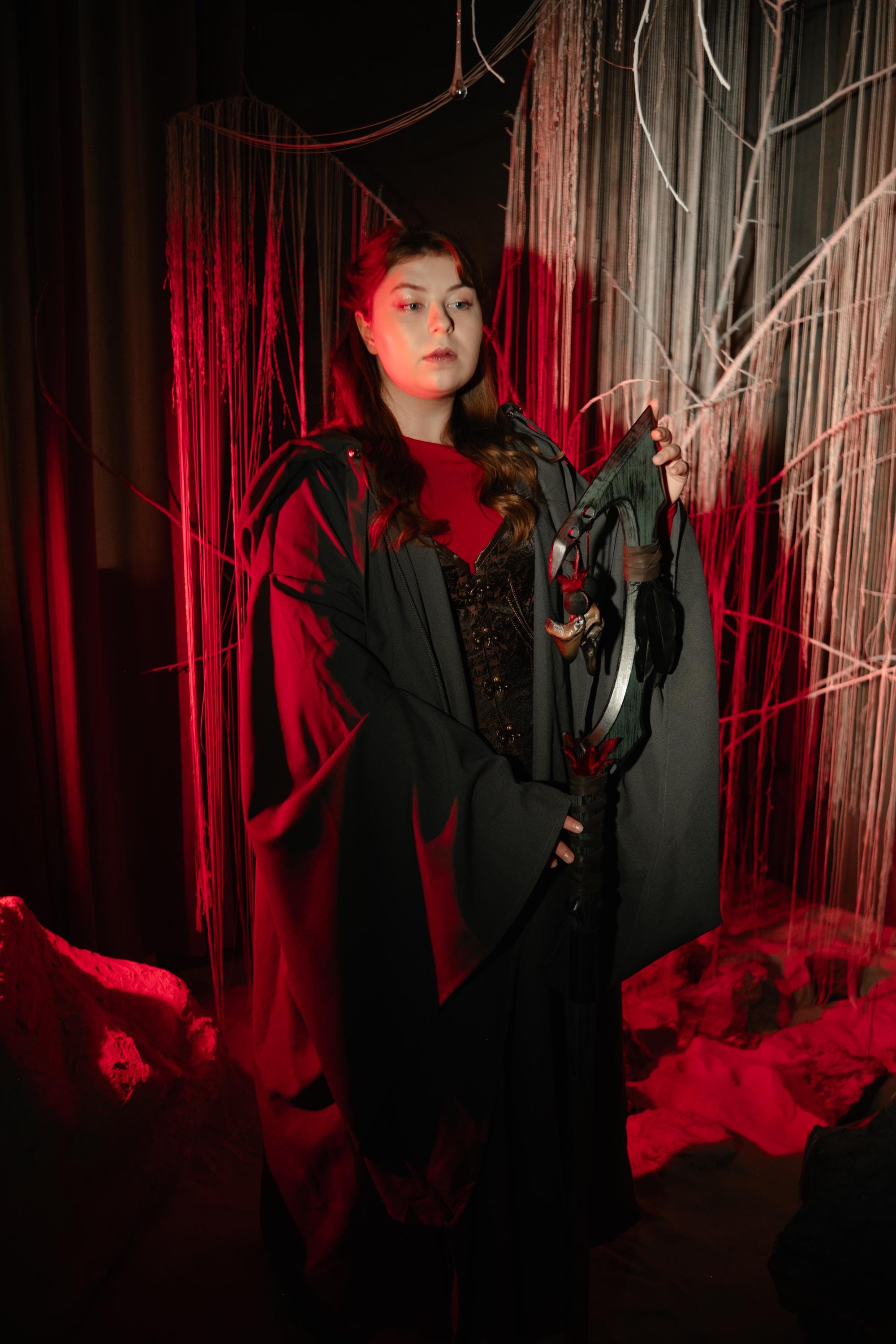 Raven Shaman Staff – Dark Fantasy Cosplay Fantasy Prop with Feathers, Skulls and Wooden Beads