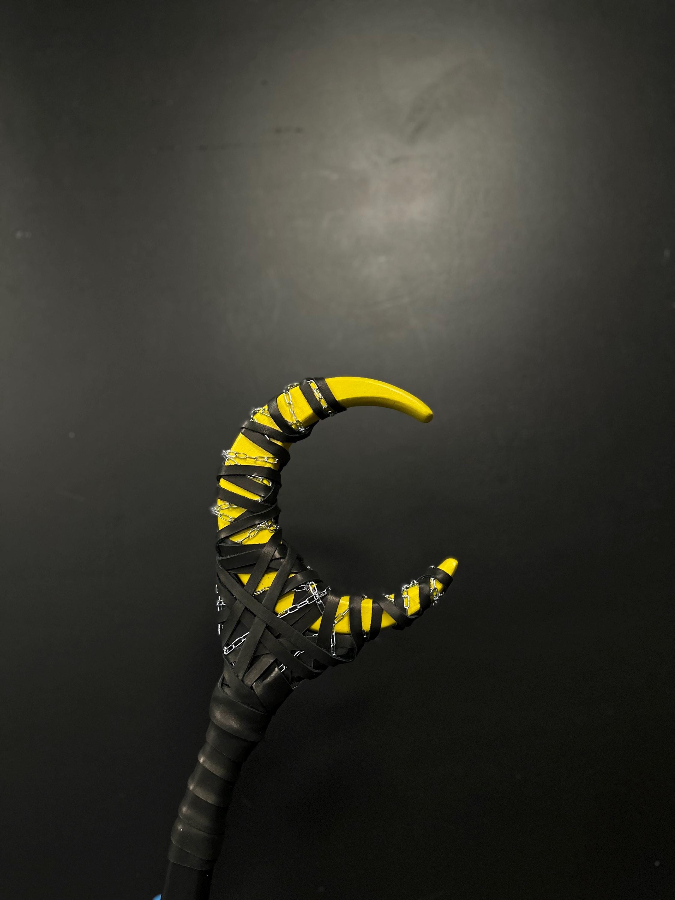 Yellow Moon Sting Staff – Wizard Wand, Festival Prop, Wiccan Ritual Stick, Fantasy Cosplay Accessory, Handmade Alder Wood