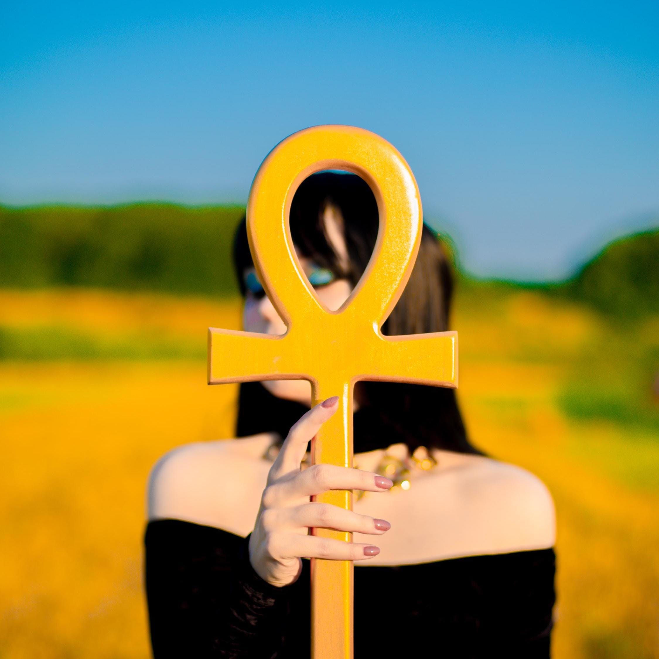 Golden Ankh Staff – Handcrafted Wooden Egyptian Prop, Pharaoh Walking Cane, Ancient Magic Symbol, Fantasy Cosplay Accessory