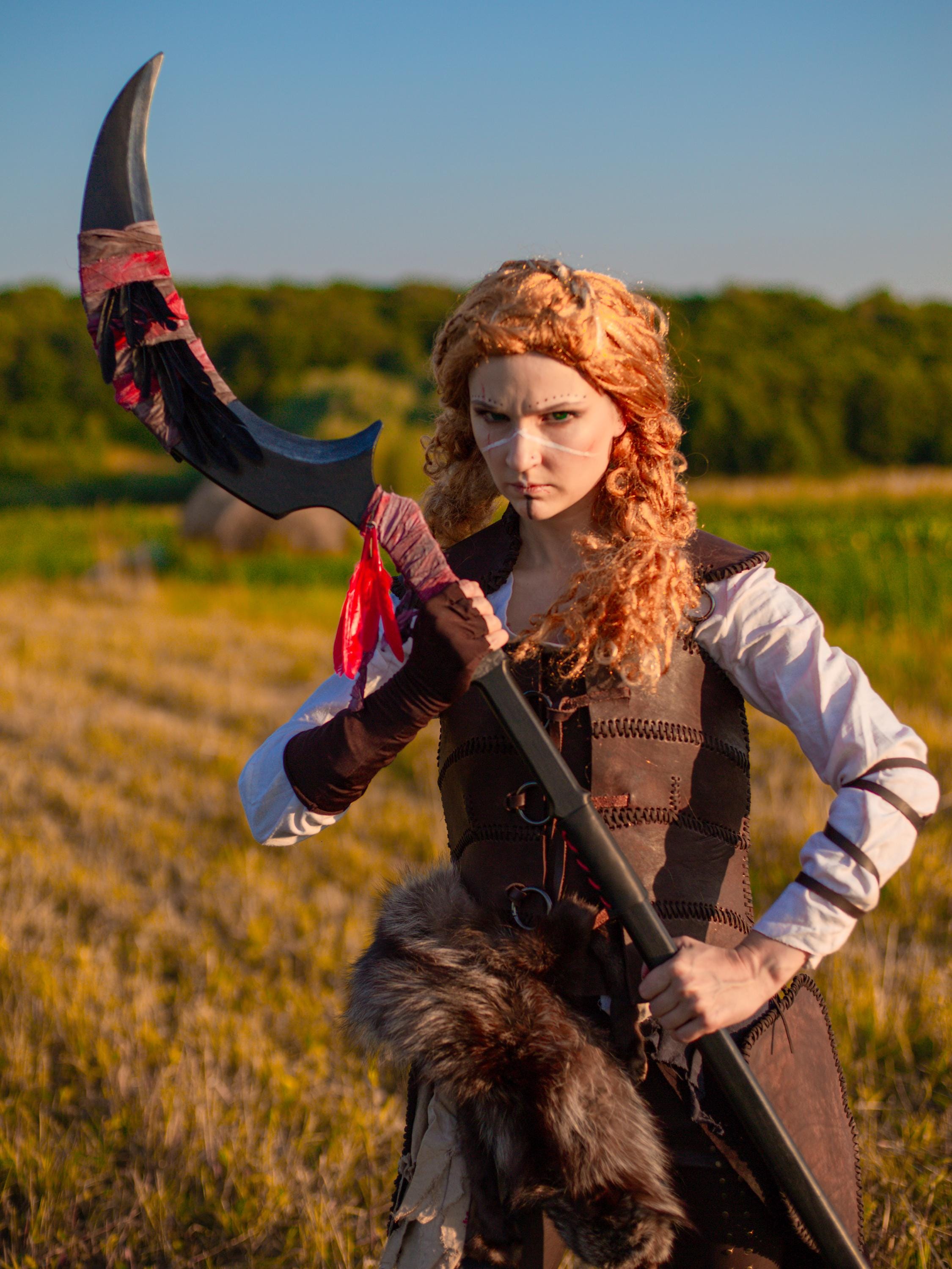 The Raven’s Staff – Wooden Fantasy Staff, Handcrafted Wizard Prop, Mystical Sorcery Wand, Dark Mage Decor, Magical Ritual Art Piece