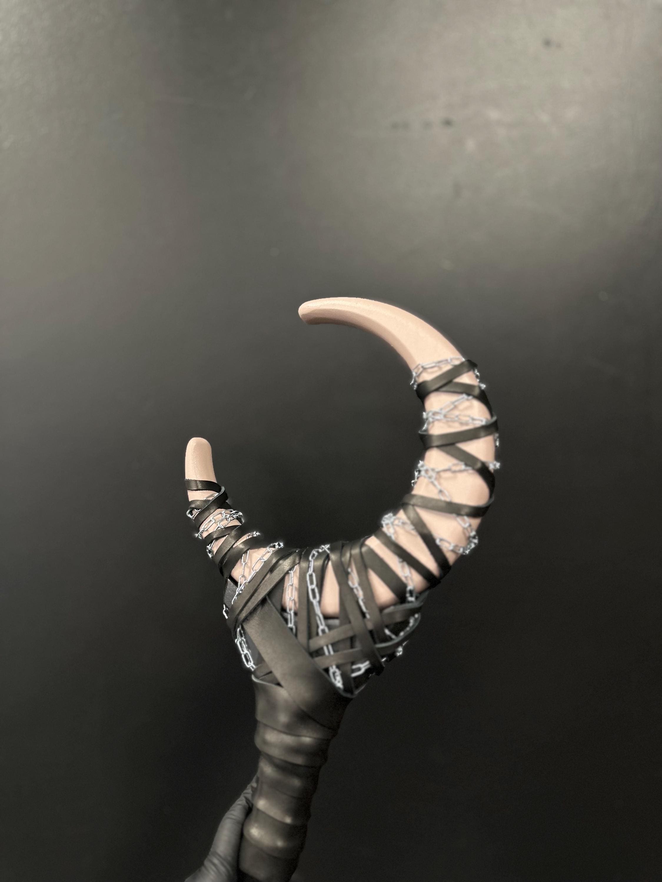 Beige Moon Staff – Ivory Light of Dawn, Wooden Wizard Wand, Handmade Ritual Prop, Fantasy Decor, Natural Alder Wood