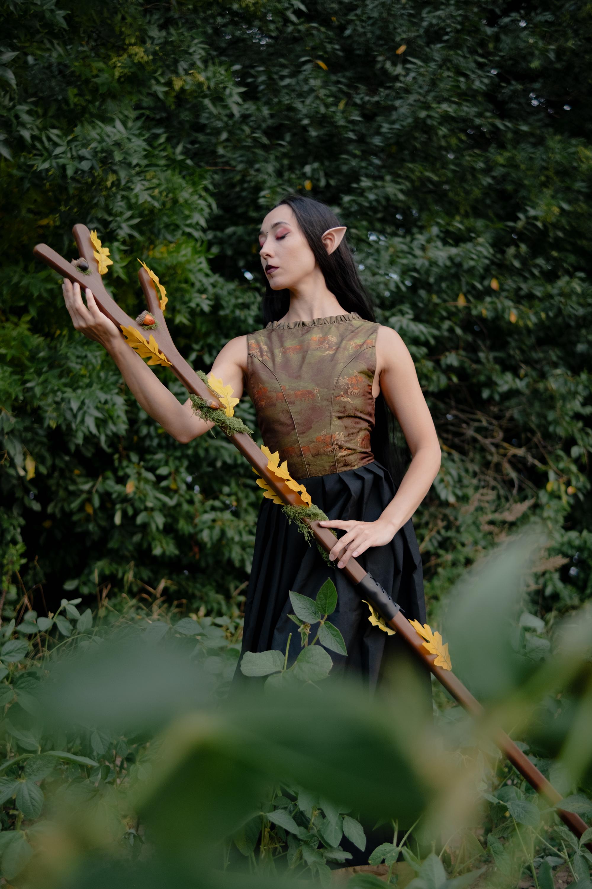 Oak Druid Staff – Fantasy Cosplay Prop with Acorns, Leaves and Moss, Wooden LARP Nature Mage Wand