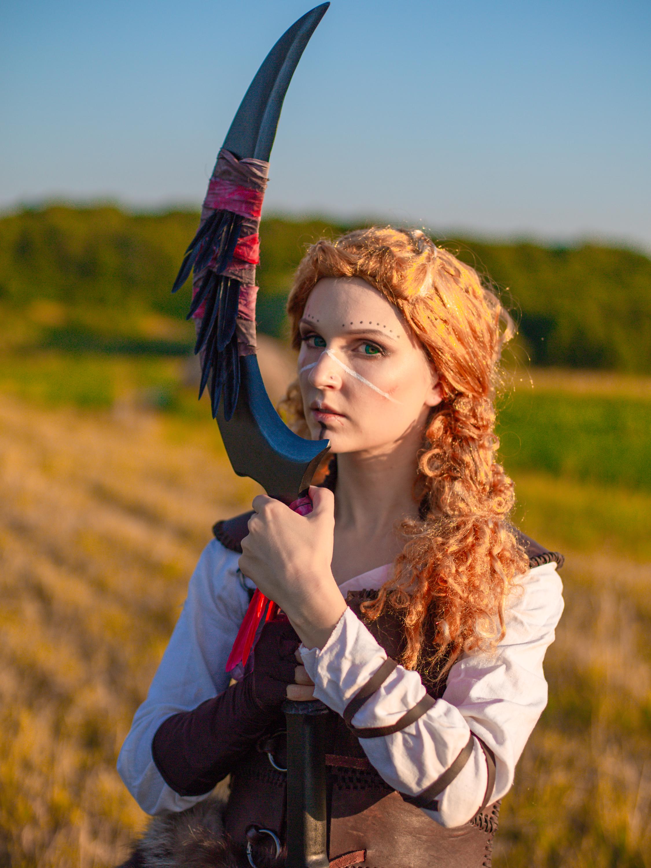 The Raven’s Staff – Wooden Fantasy Staff, Handcrafted Wizard Prop, Mystical Sorcery Wand, Dark Mage Decor, Magical Ritual Art Piece