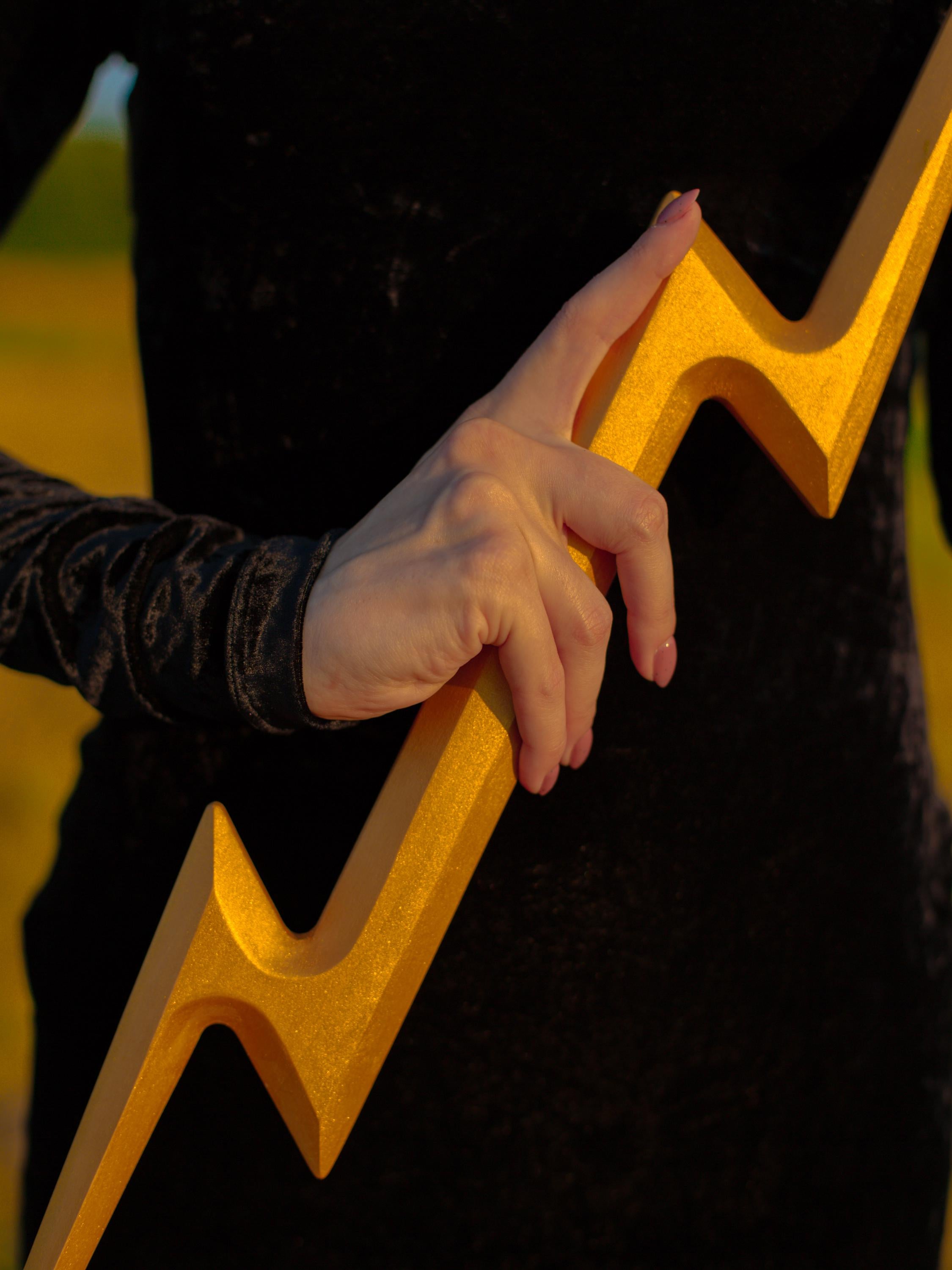 Zeus’s Lightning – Handcrafted Wooden Thunderbolt, Mythological Decor, Greek God Cosplay Prop, Decorative Lightning Bolt