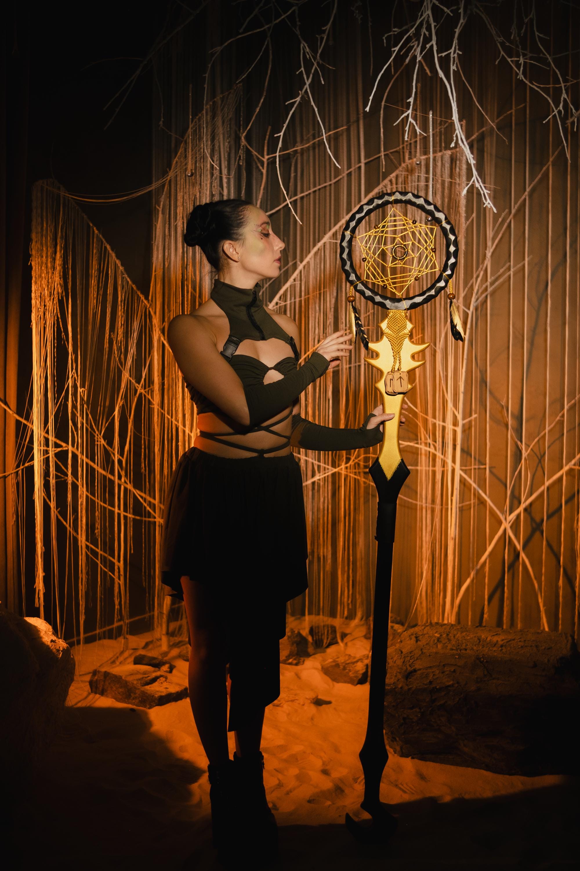 Golden Dream Catcher Staff – Wooden Fantasy Prop, Mystical Cosplay Stave with Feathers Sacred Web, Shamanic Prop, Tribal Design Wizard