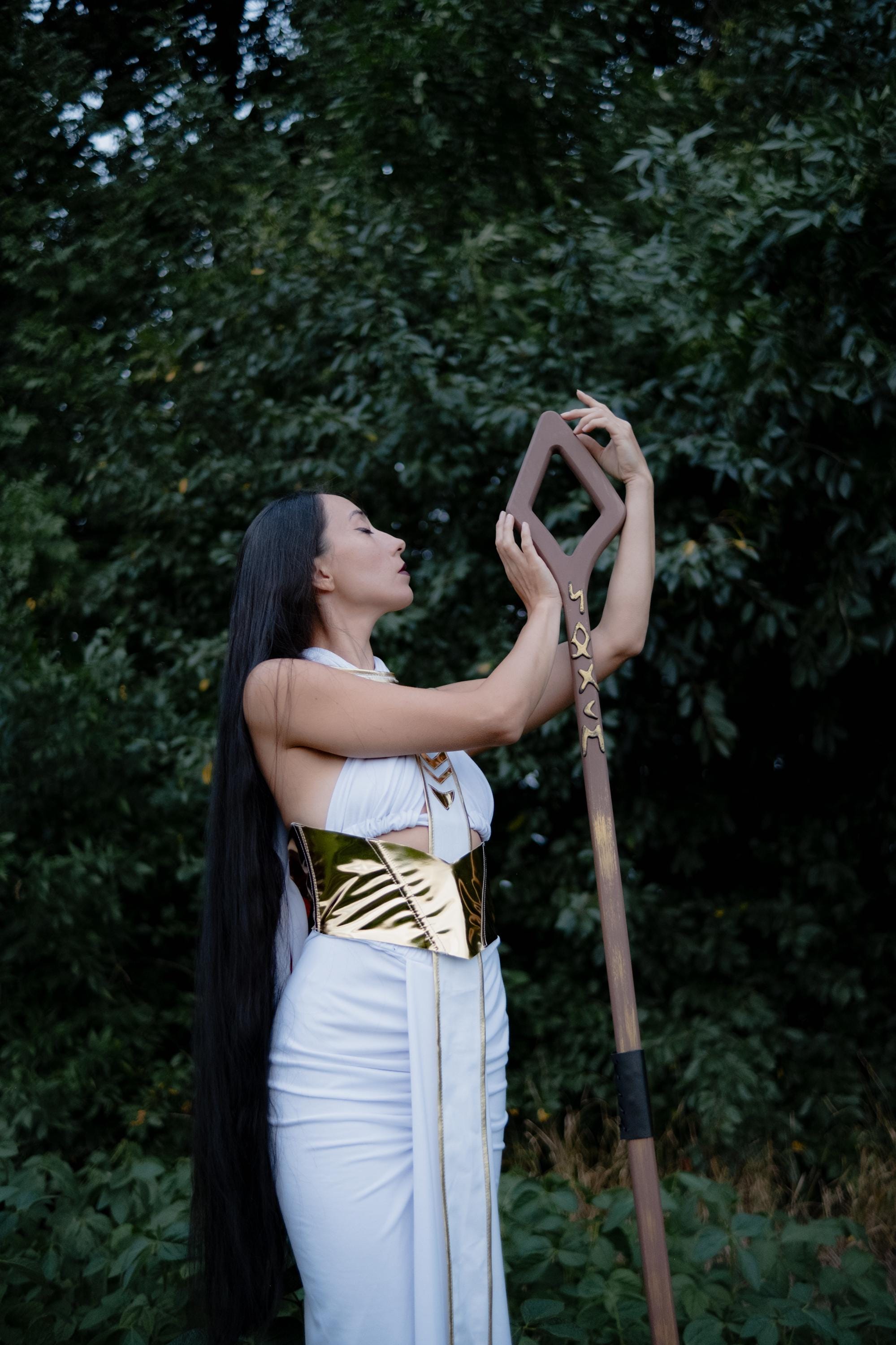 Runestone Staff "Sun" – Wooden Staff with Rune Design and Red Gemstones for Ritual & Cosplay