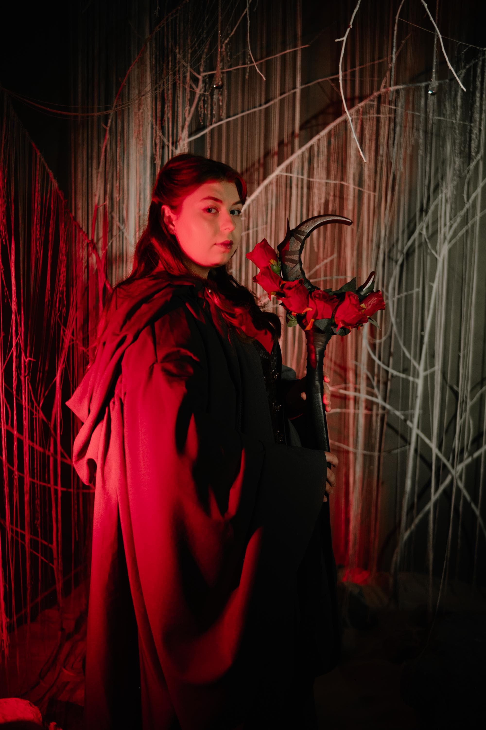 Rosebud Burgundy Crescent Staff – Scarlet Lunar Scepter, Crimson Moon Staff, Wooden Cosplay Prop, Handcrafted Wizard Decorative Alder Stick