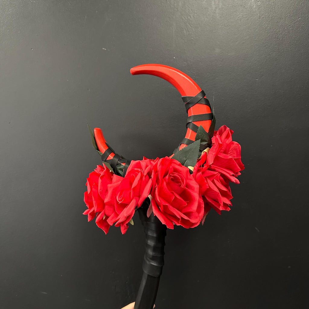 Vivid Red Crescent Moon Staff – Crimson Flame, Witch’s Ritual Tool with Blood Rose Magic, Scarlet Moon, Wizard Stave, Witch Cosplay