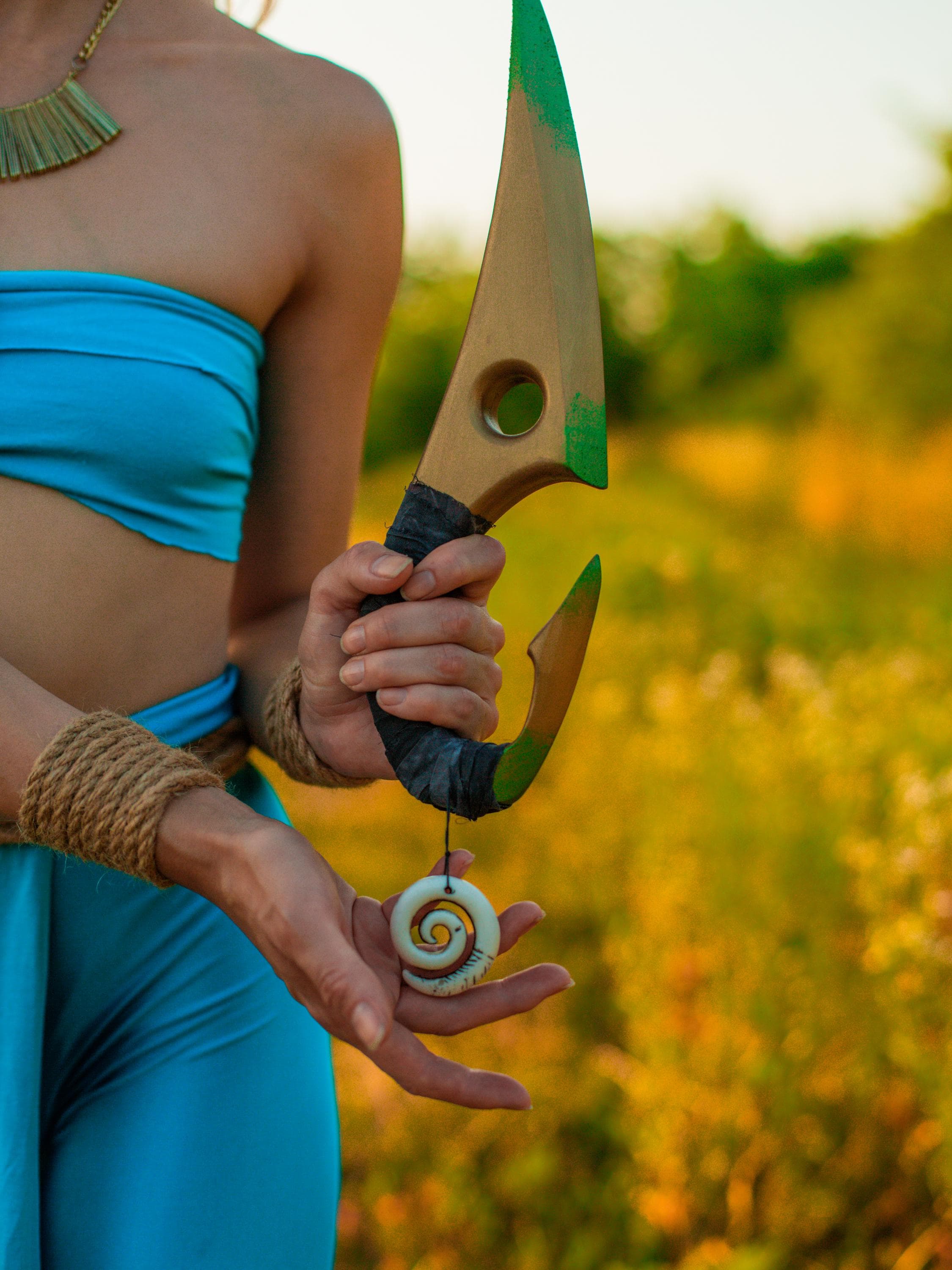 Crocodile Tooth Blade – Wooden Fantasy Dagger, Reptilian Hunter’s Knife, Aquatic Jungle Knife, Handcrafted Wooden Stiletto