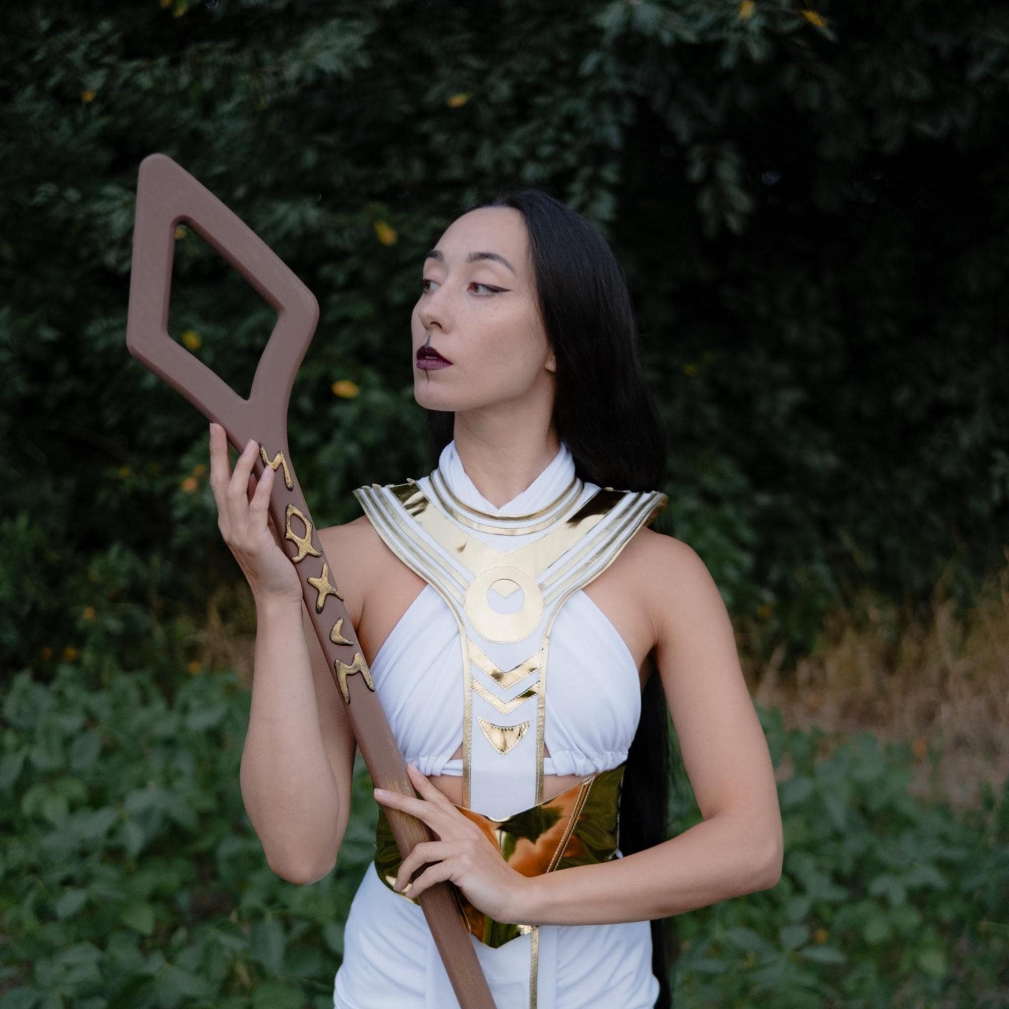 Runestone Staff "Sun" – Wooden Staff with Rune Design and Red Gemstones for Ritual & Cosplay