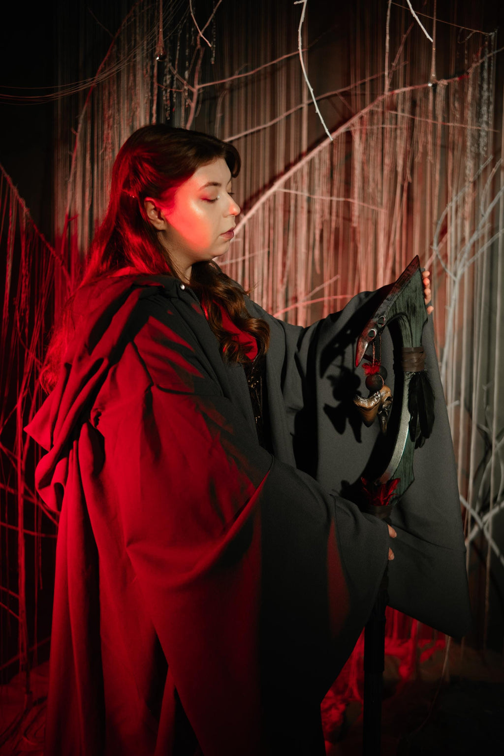 Raven Shaman Staff – Dark Fantasy Cosplay Fantasy Prop with Feathers, Skulls and Wooden Beads