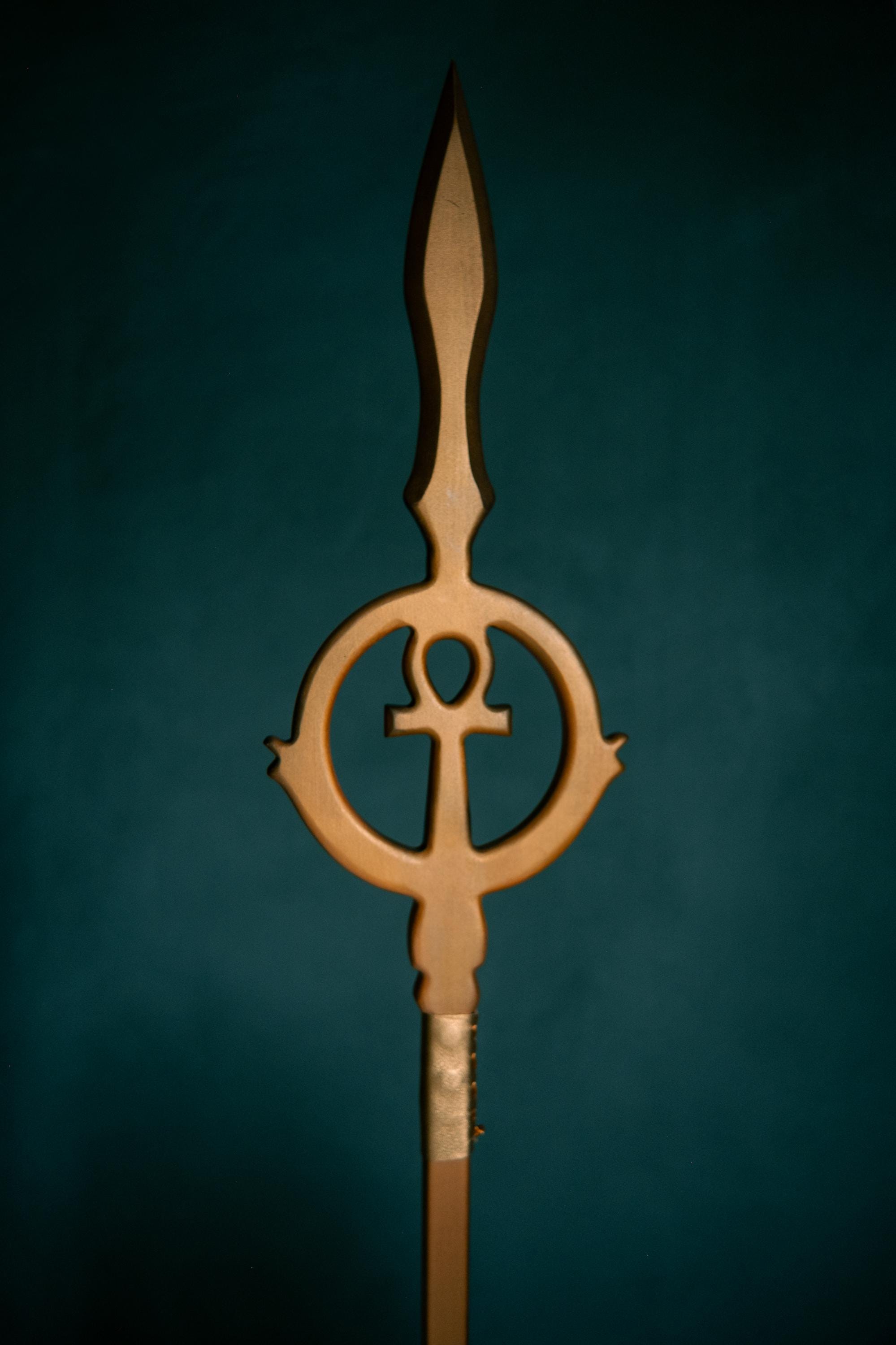 The Pharaoh’s Sun Spear – Handcrafted Wooden Egyptian Prop, Pharaoh Ritual Cane, Ancient Symbol Decor, Fantasy Costume Accessory, Ankh