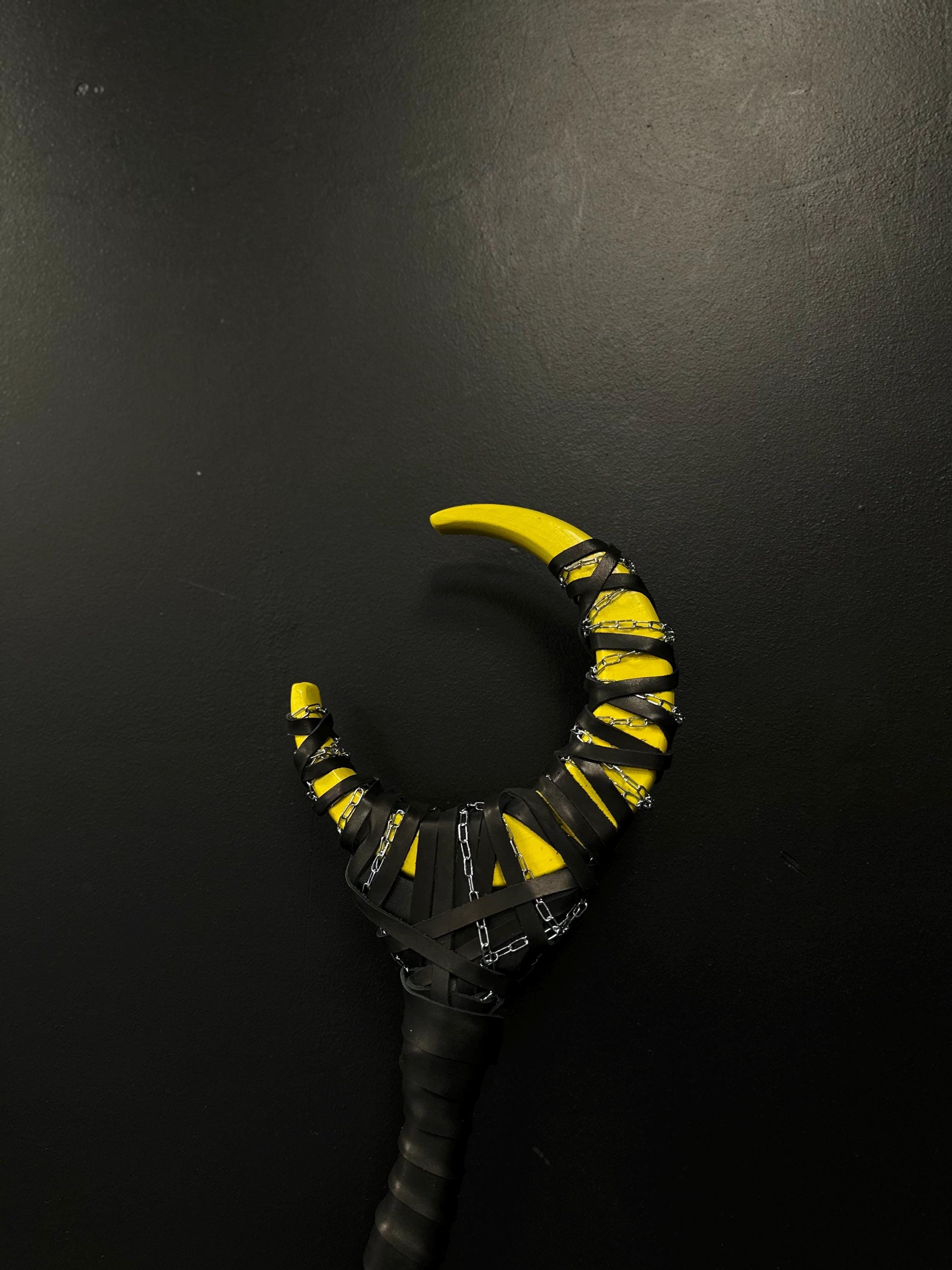 Yellow Moon Sting Staff – Wizard Wand, Festival Prop, Wiccan Ritual Stick, Fantasy Cosplay Accessory, Handmade Alder Wood